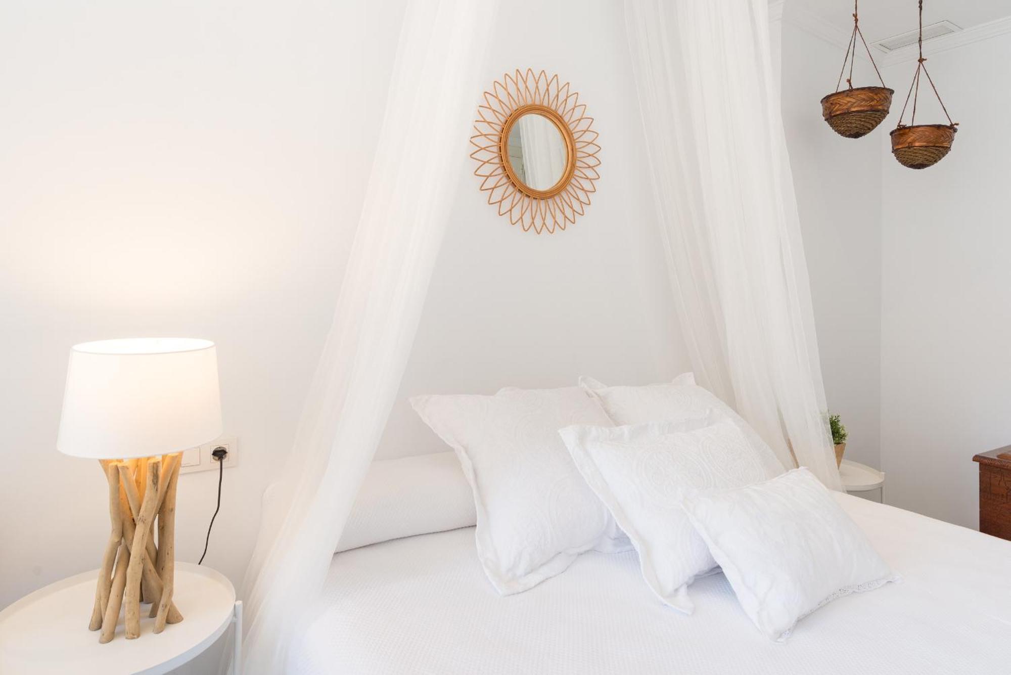 Boho Chic- Beachfront - Free Bikes - Salt Water Pool * Torremolinos