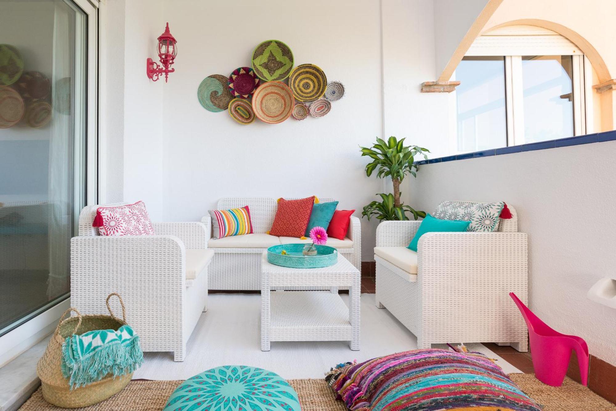 Boho Chic- Beachfront - Free Bikes - Salt Water Pool Apartment Torremolinos