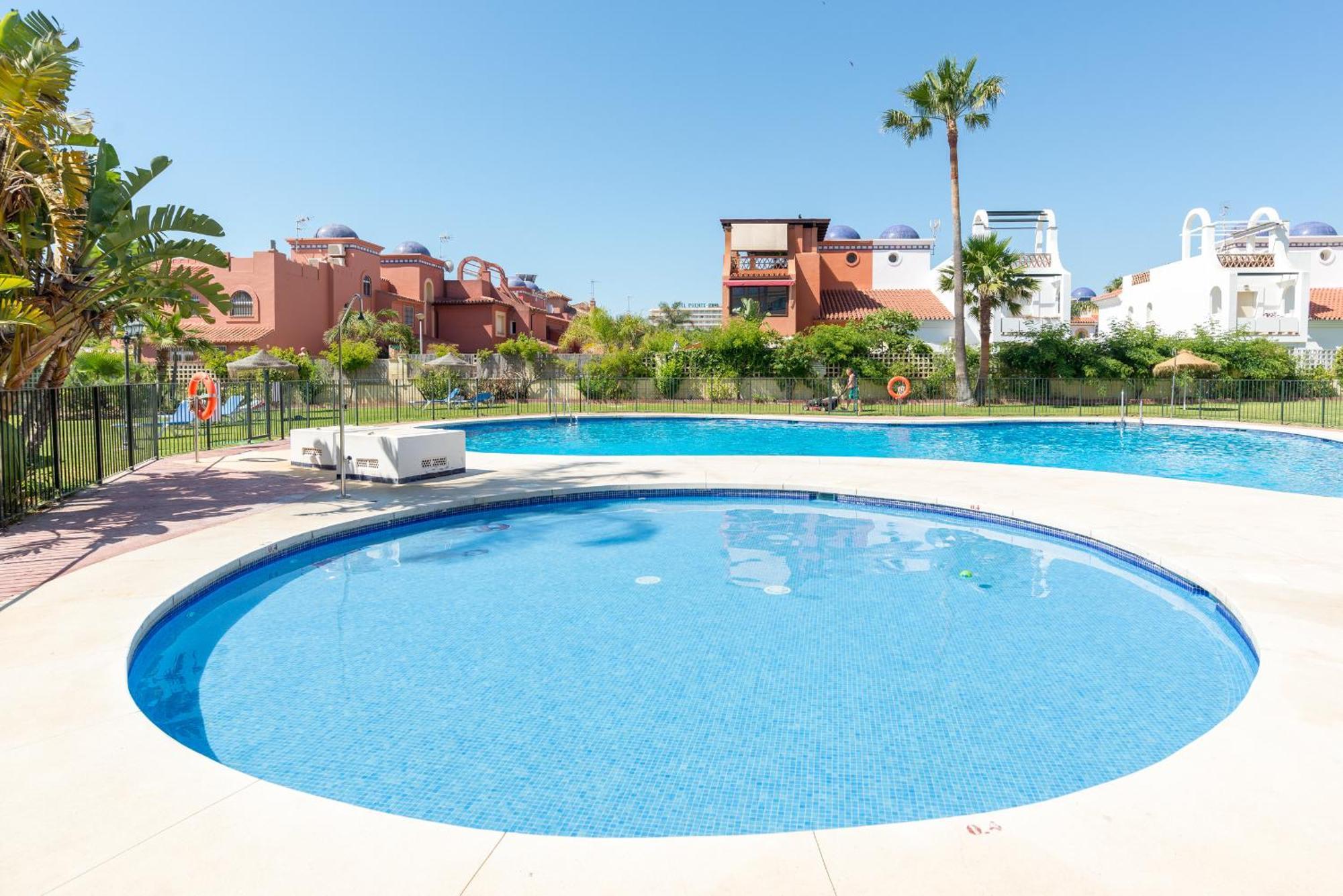Apartment Boho Chic- Beachfront - Free Bikes - Salt Water Pool Torremolinos