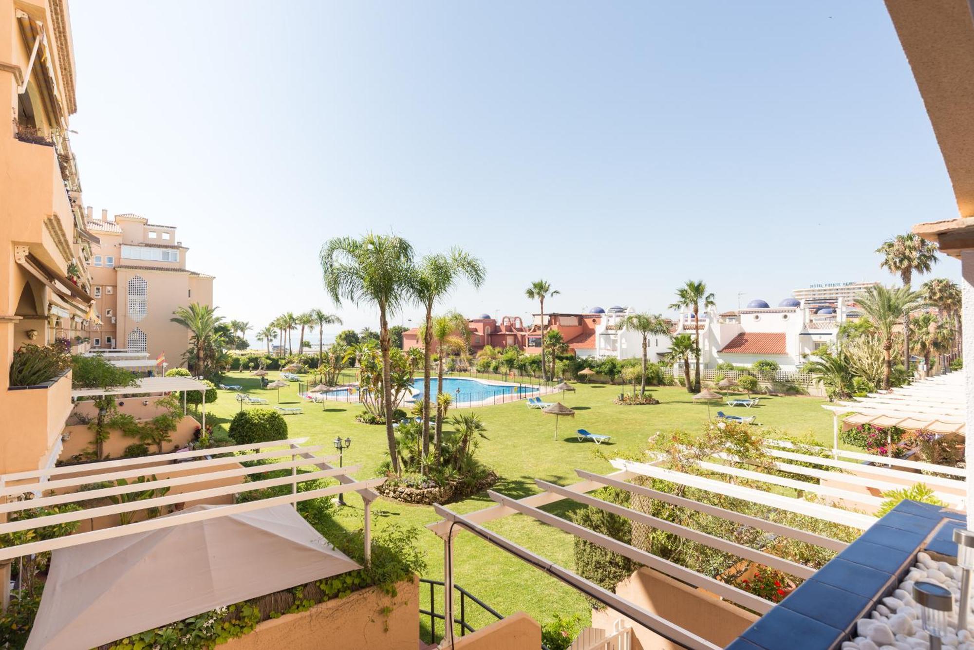 Boho Chic- Beachfront - Free Bikes - Salt Water Pool Apartment *