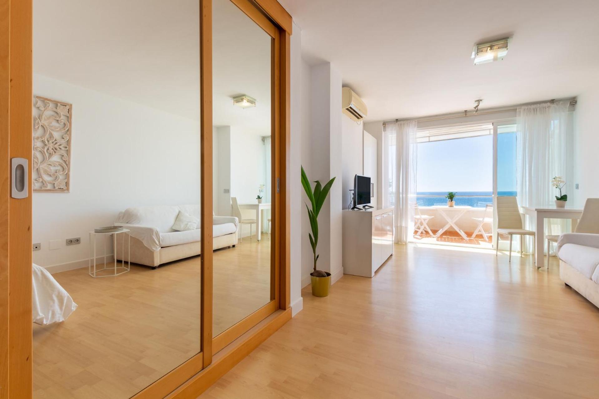 Apartment Roca Chica - Parking - Frente Playa - Terraza - Wifi - Bajondillo Y Carihuela *