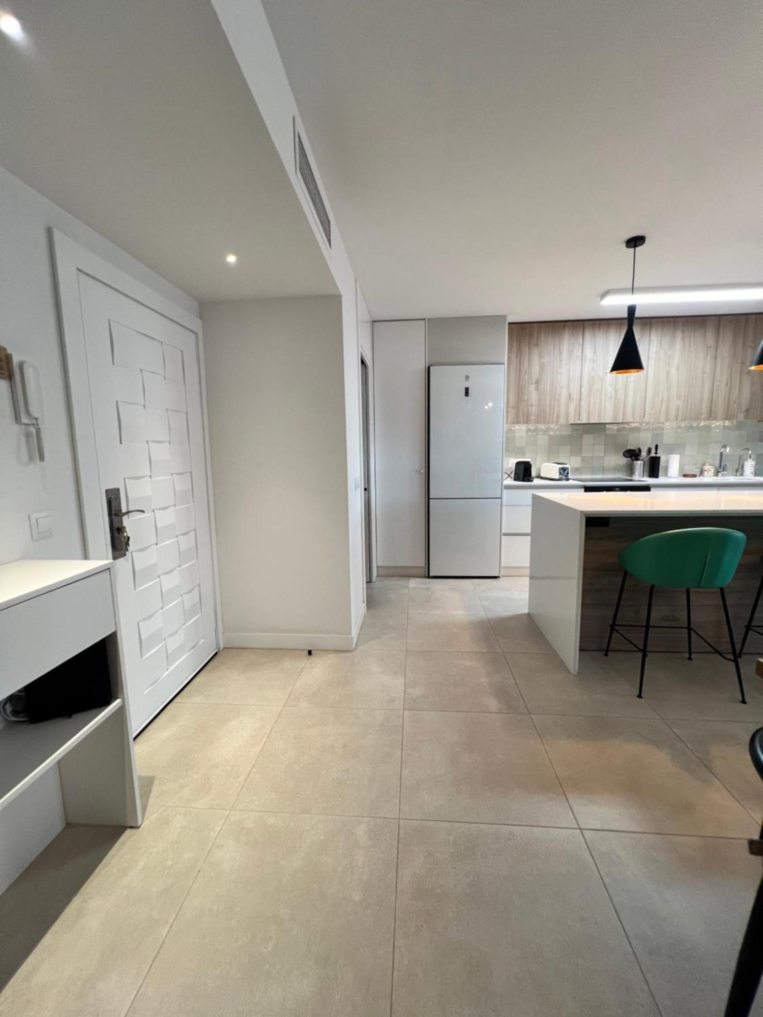 Appartement Modern 2 Bedroom With Sea Views