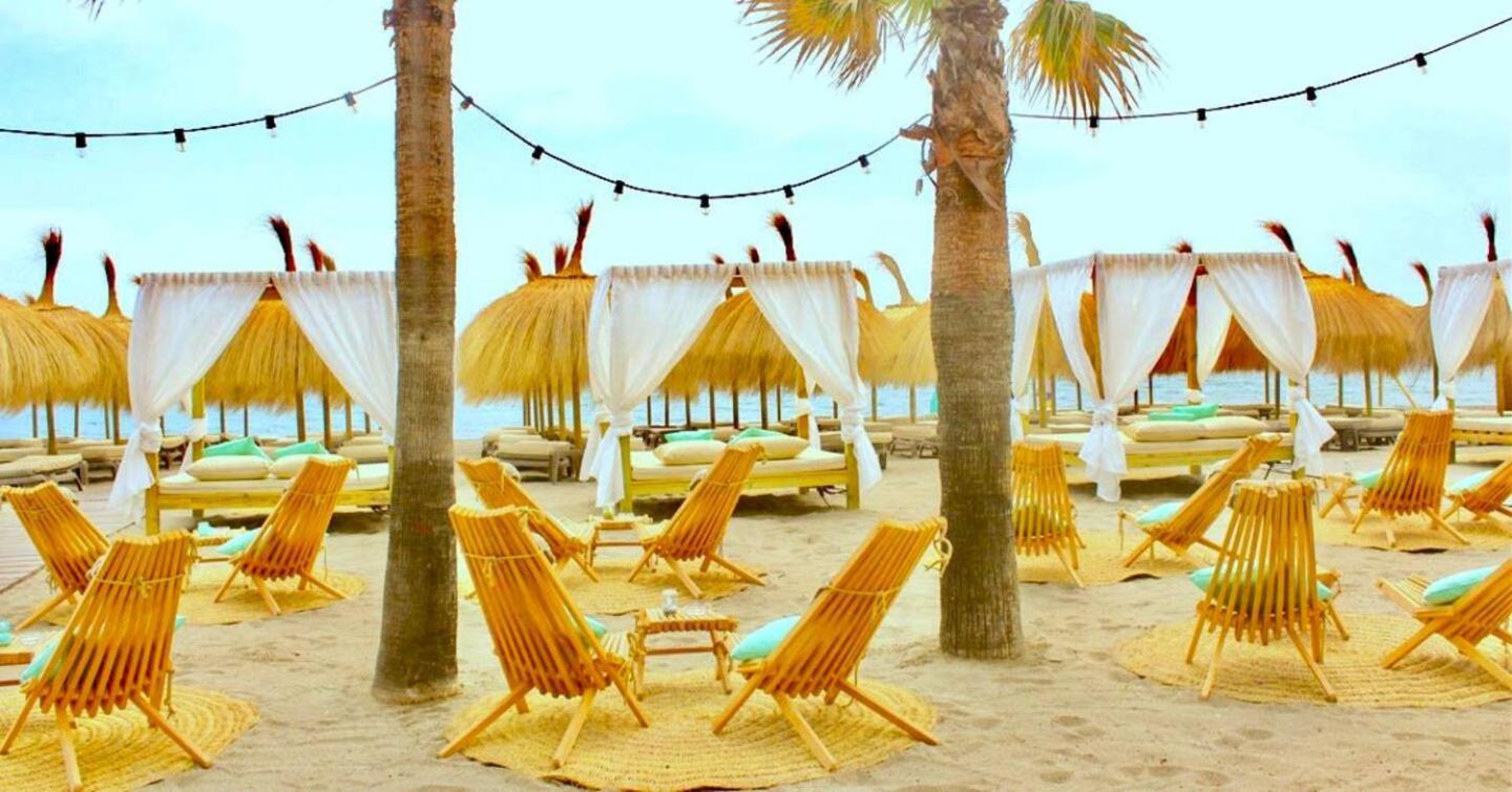 Boho Chic- Beachfront - Free Bikes - Salt Water Pool
