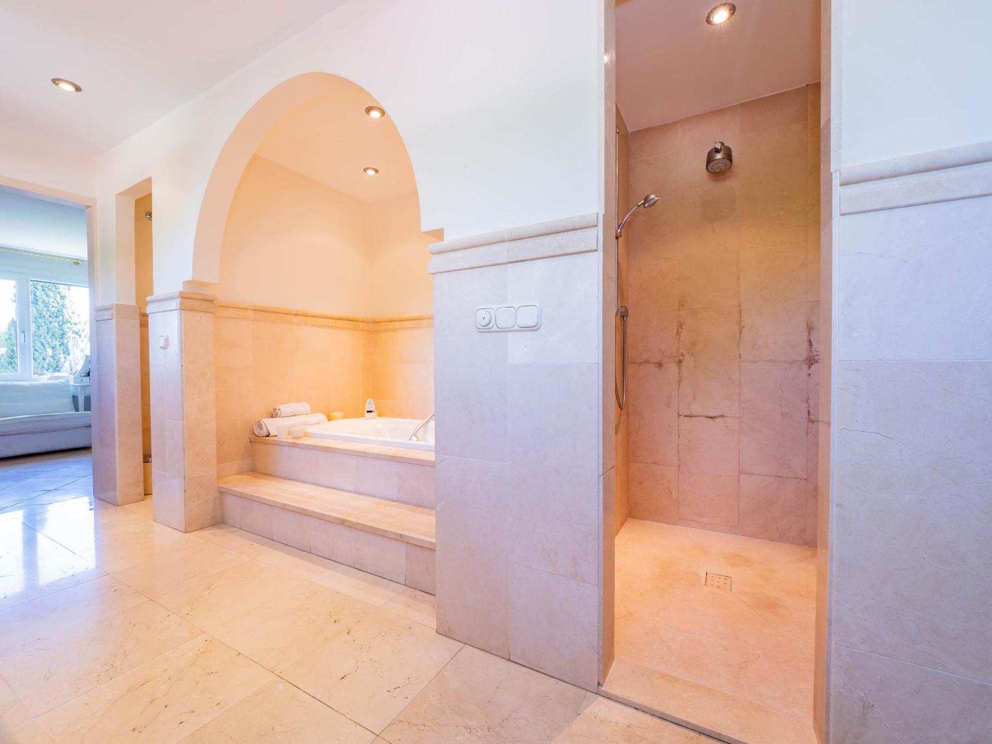 Villa Cubo's Capuchinas & Cave House