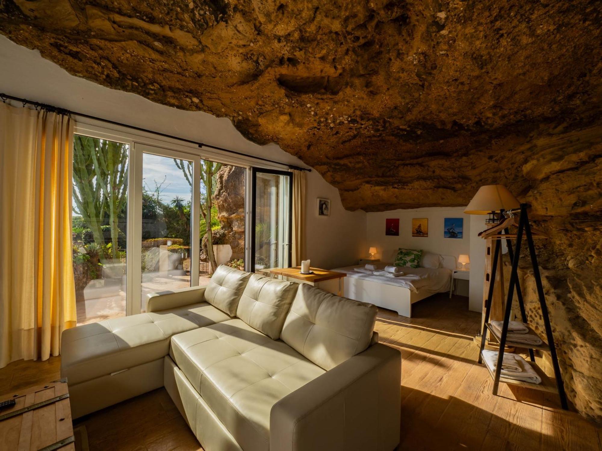 Cubo's Capuchinas & Cave House Torremolinos