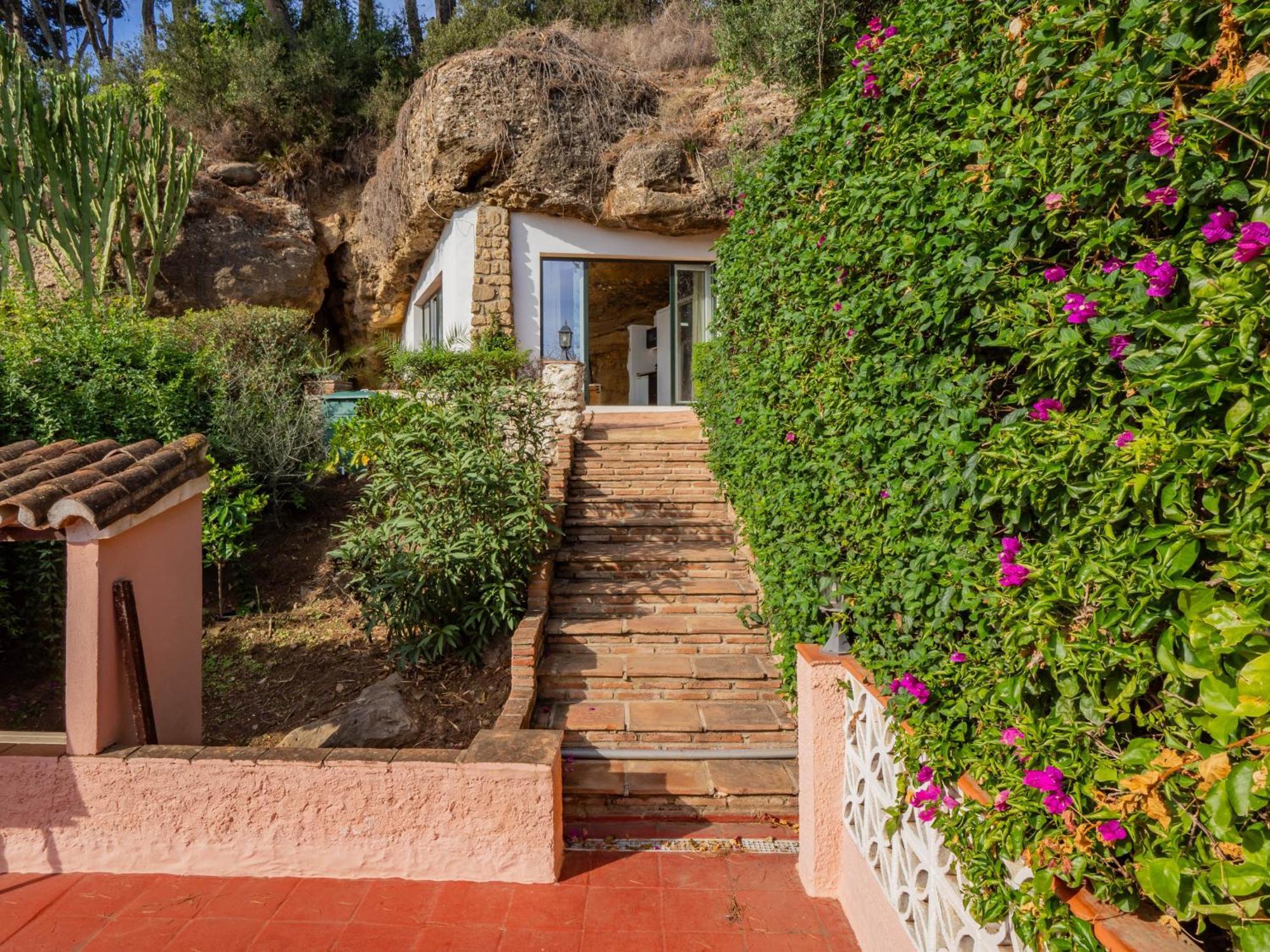 Cubo's Capuchinas & Cave House