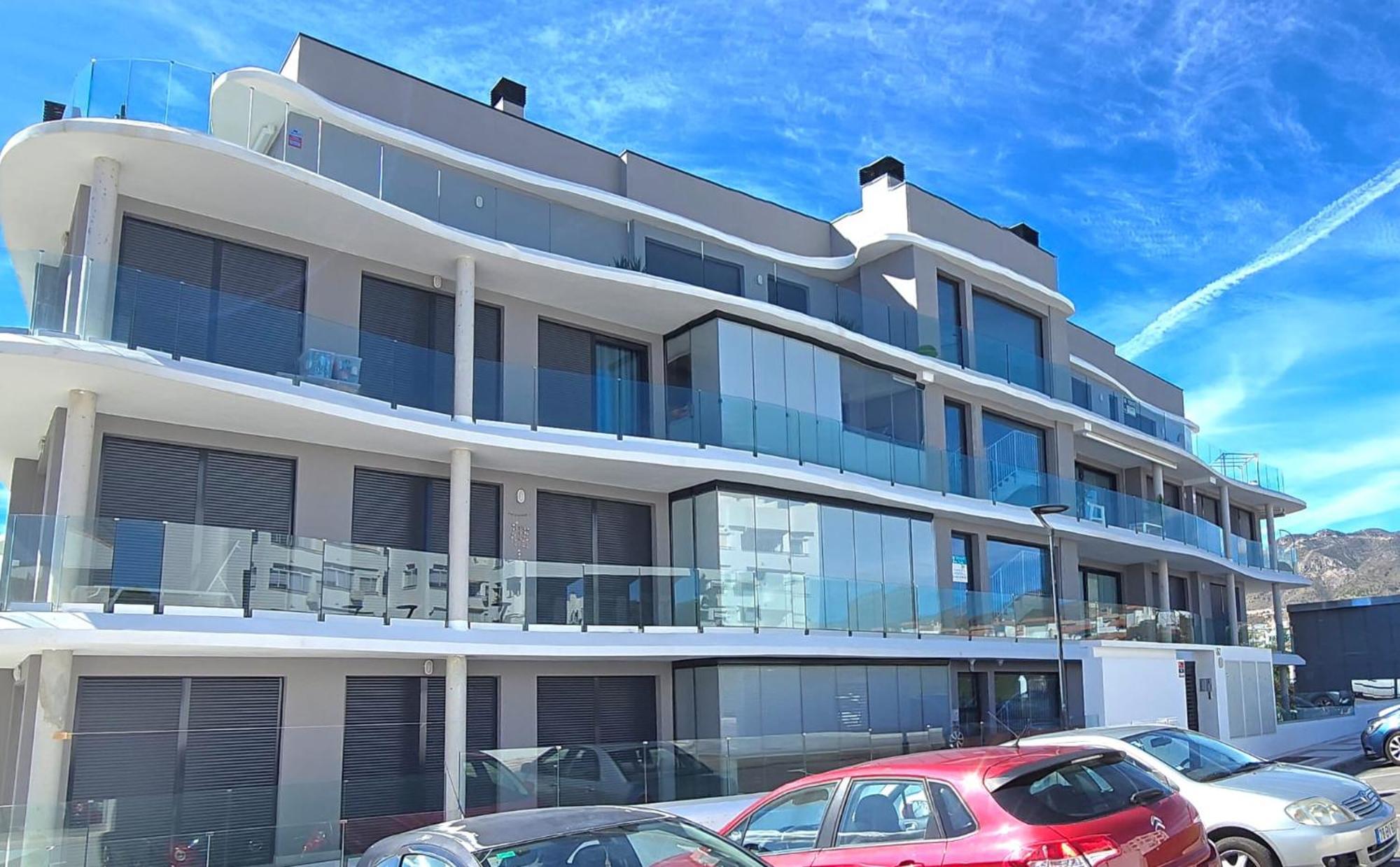 Apartment Samuel Luxury 2bedroom Apartment, Large Patio, Free Wifi And Private Parking By Namaste Elite