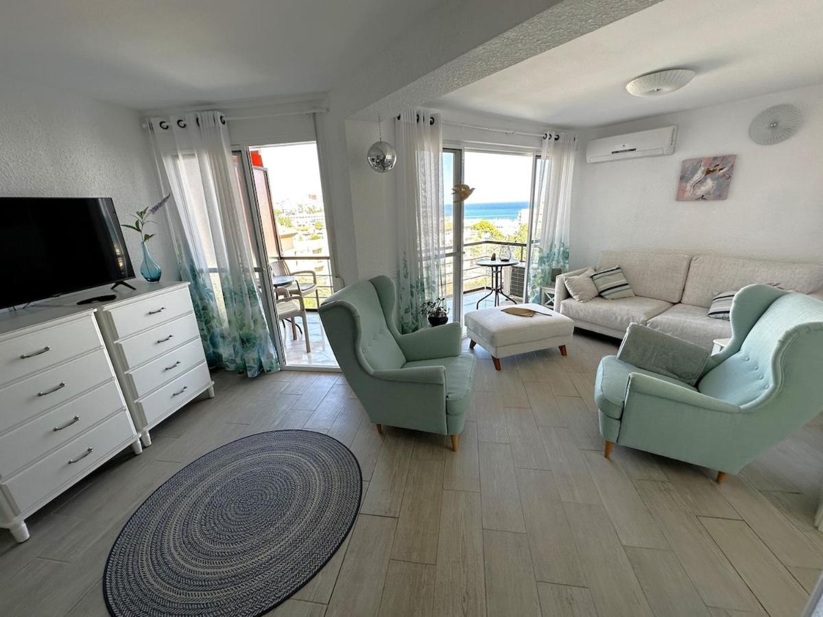 Apartment Marvelous Sea & Garden View, Near Carihuela Torremolinos