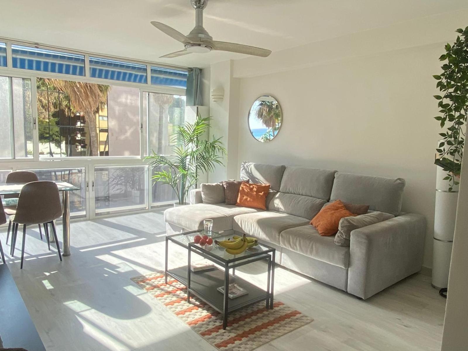Sunny Seaview Apartment *