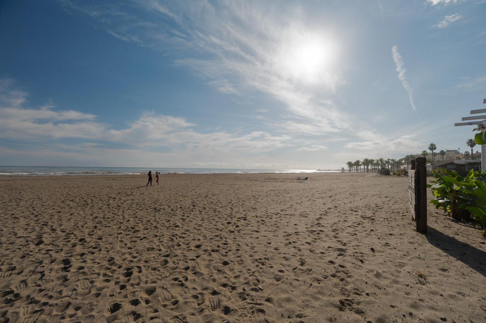 5 Junto Al Mar *