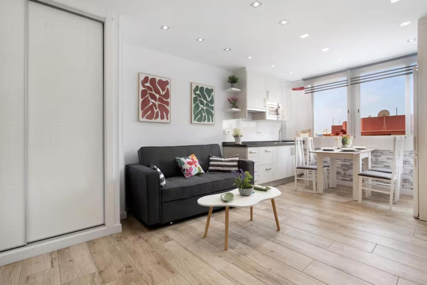 Sunny New In The Center Apartment Torremolinos