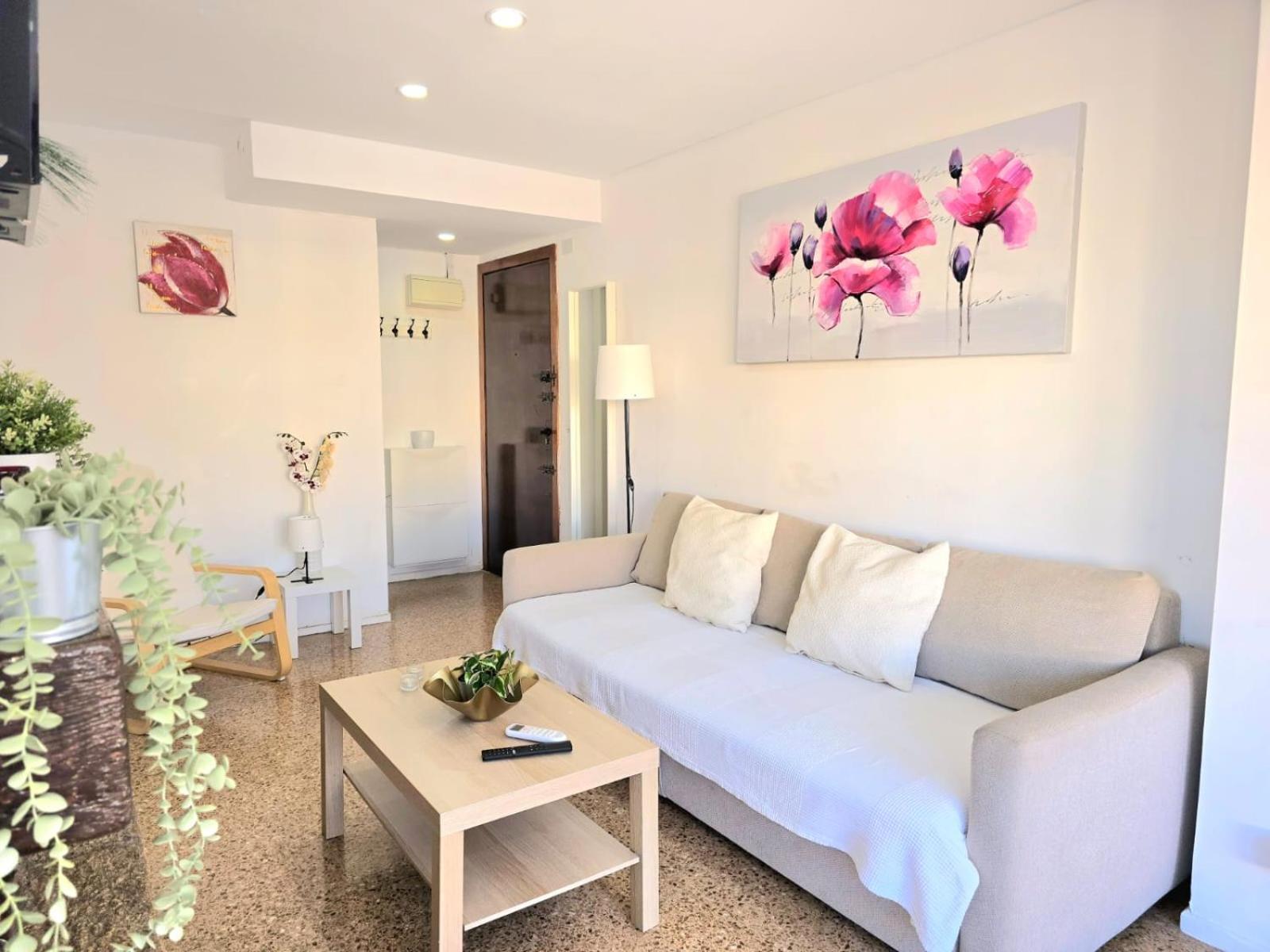 Nogalera Rainbow 2-bedroom Apartment, Pool And Parking By Namaste Elite Apartment Torremolinos
