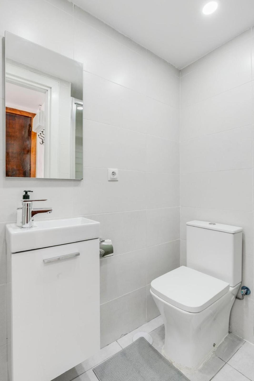 Nogalera Rainbow 2-bedroom Apartment, Pool And Parking By Namaste Elite Apartment *