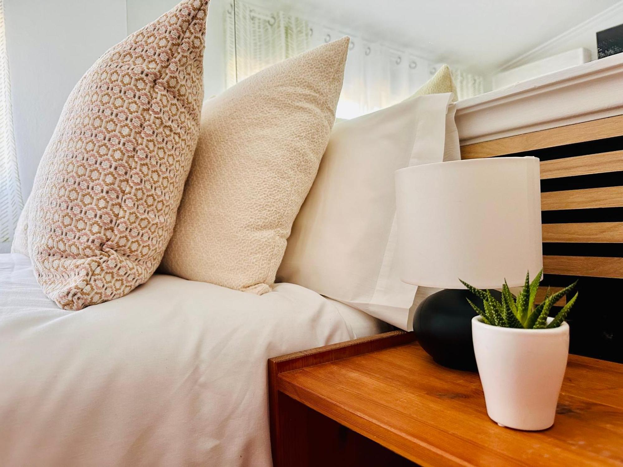 Cozy- 100m From The With Pool & Perfect For2 *