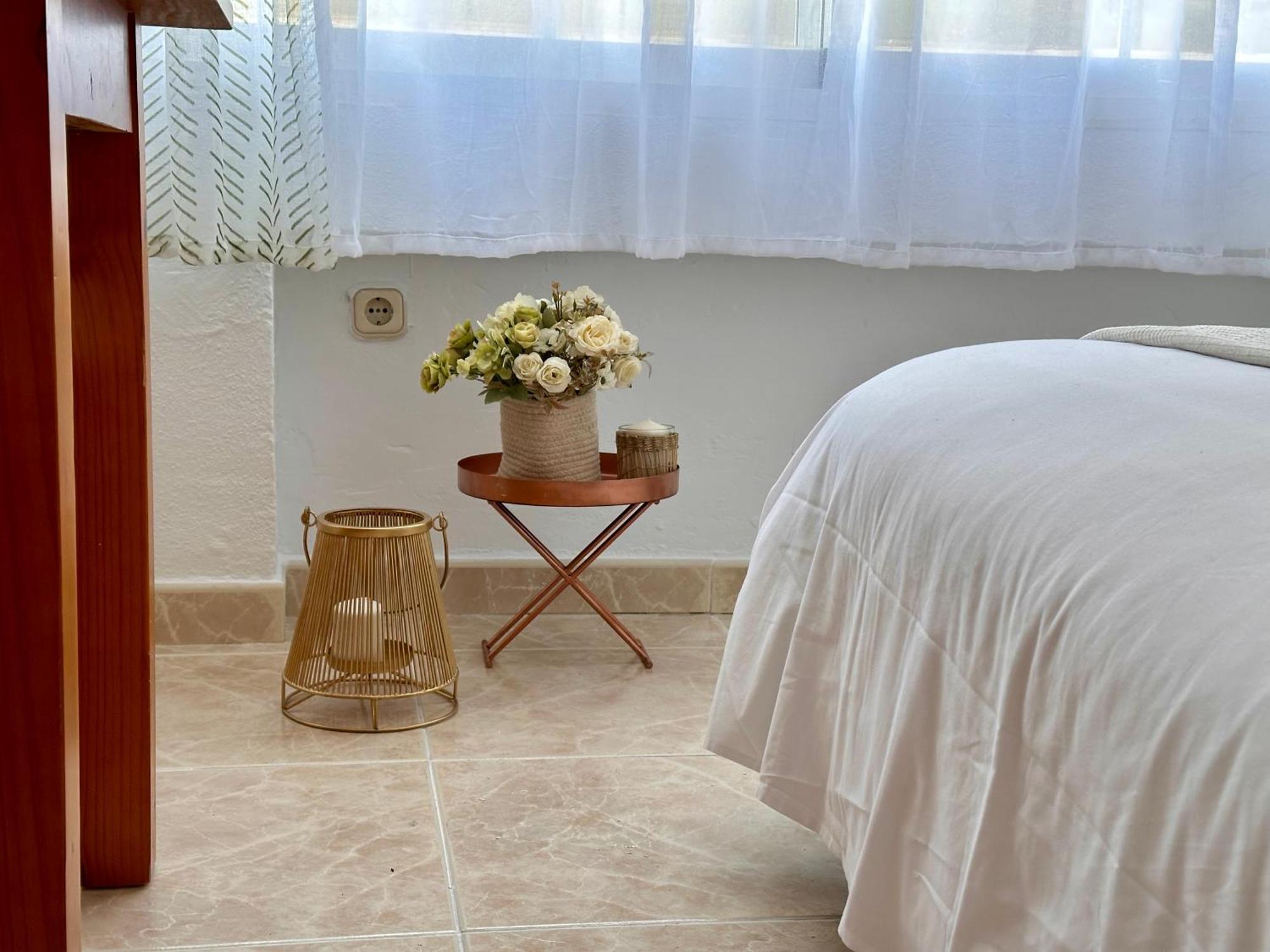 Cozy- 100m From The With Pool & Perfect For2