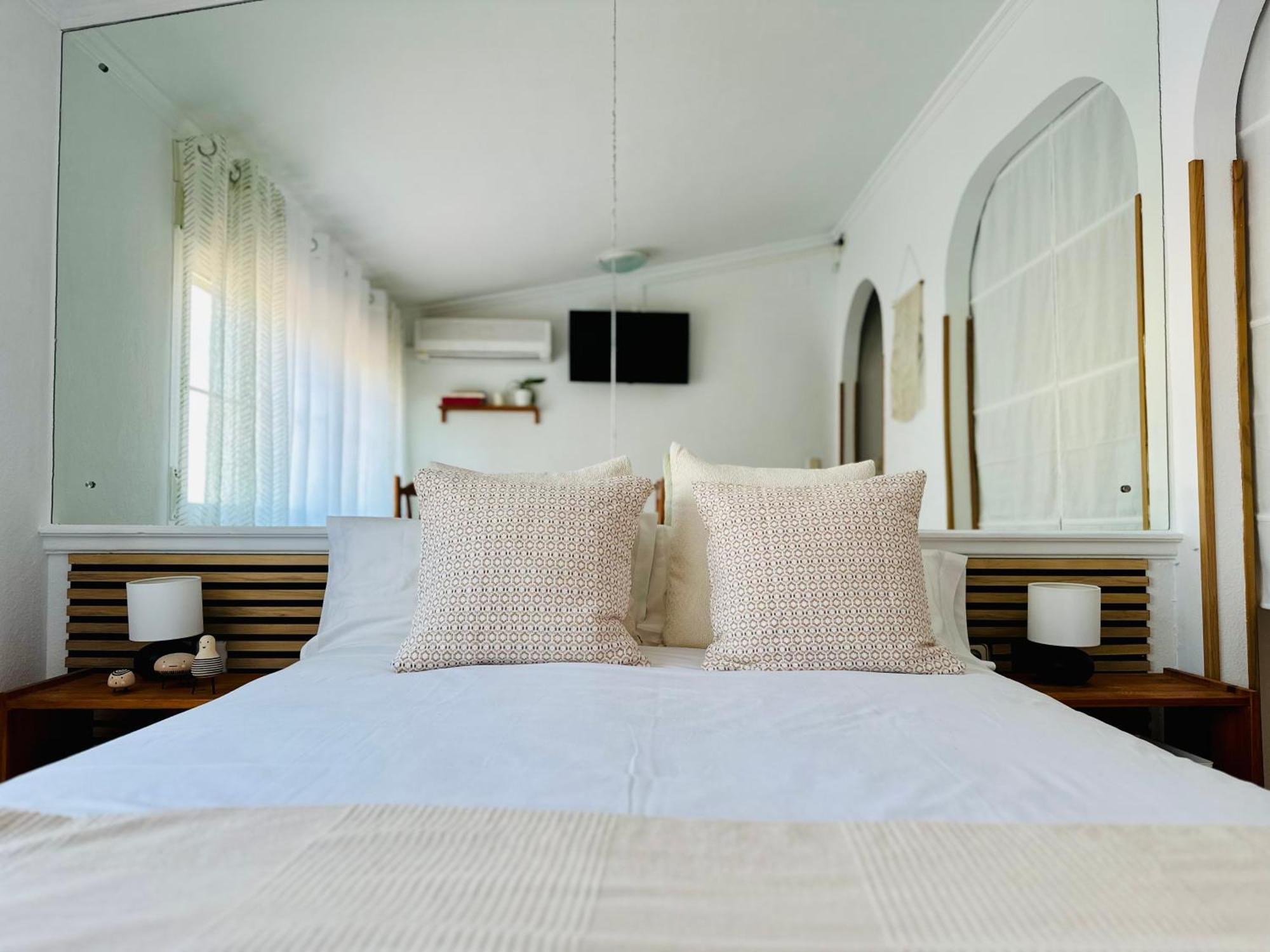 Cozy- 100m From The With Pool & Perfect For2 Appartement *