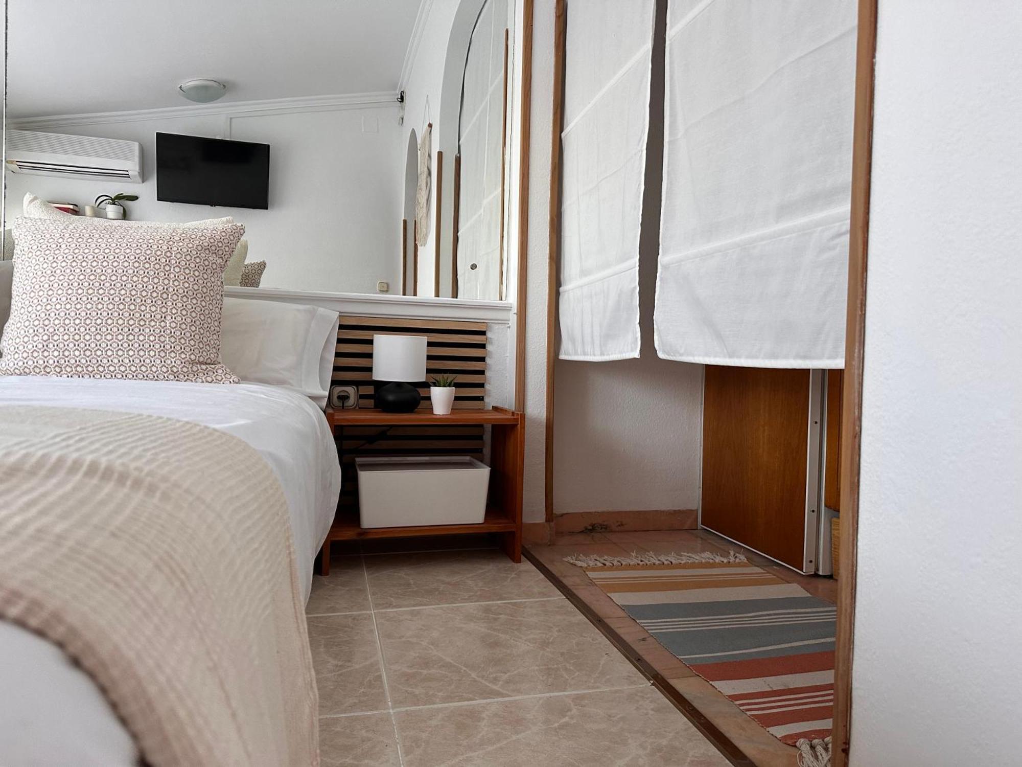 Cozy- 100m From The With Pool & Perfect For2 Appartement Torremolinos