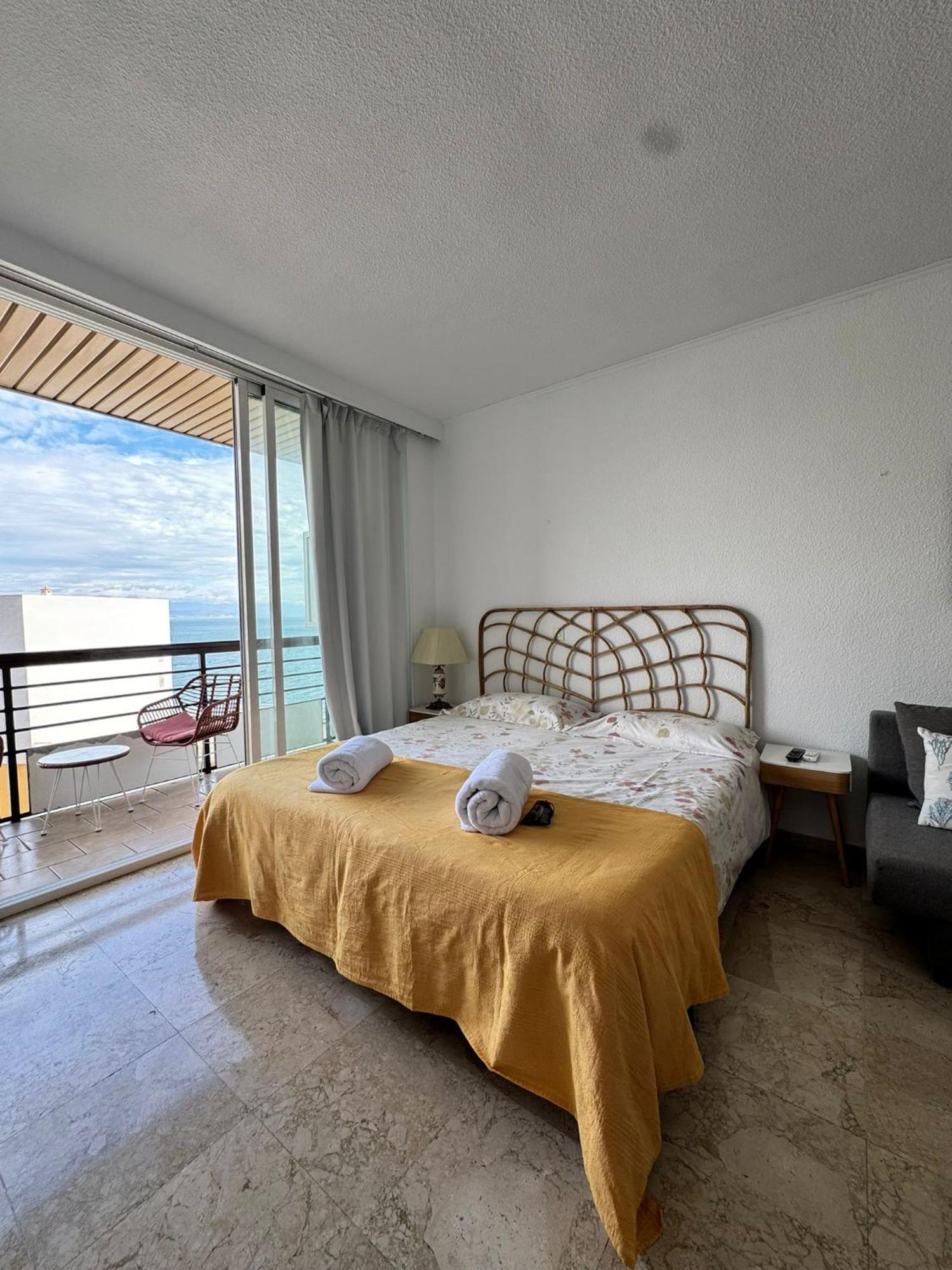 Castillo Santa Clara Estudio Con Vistas Laterales Al Mar Apartment