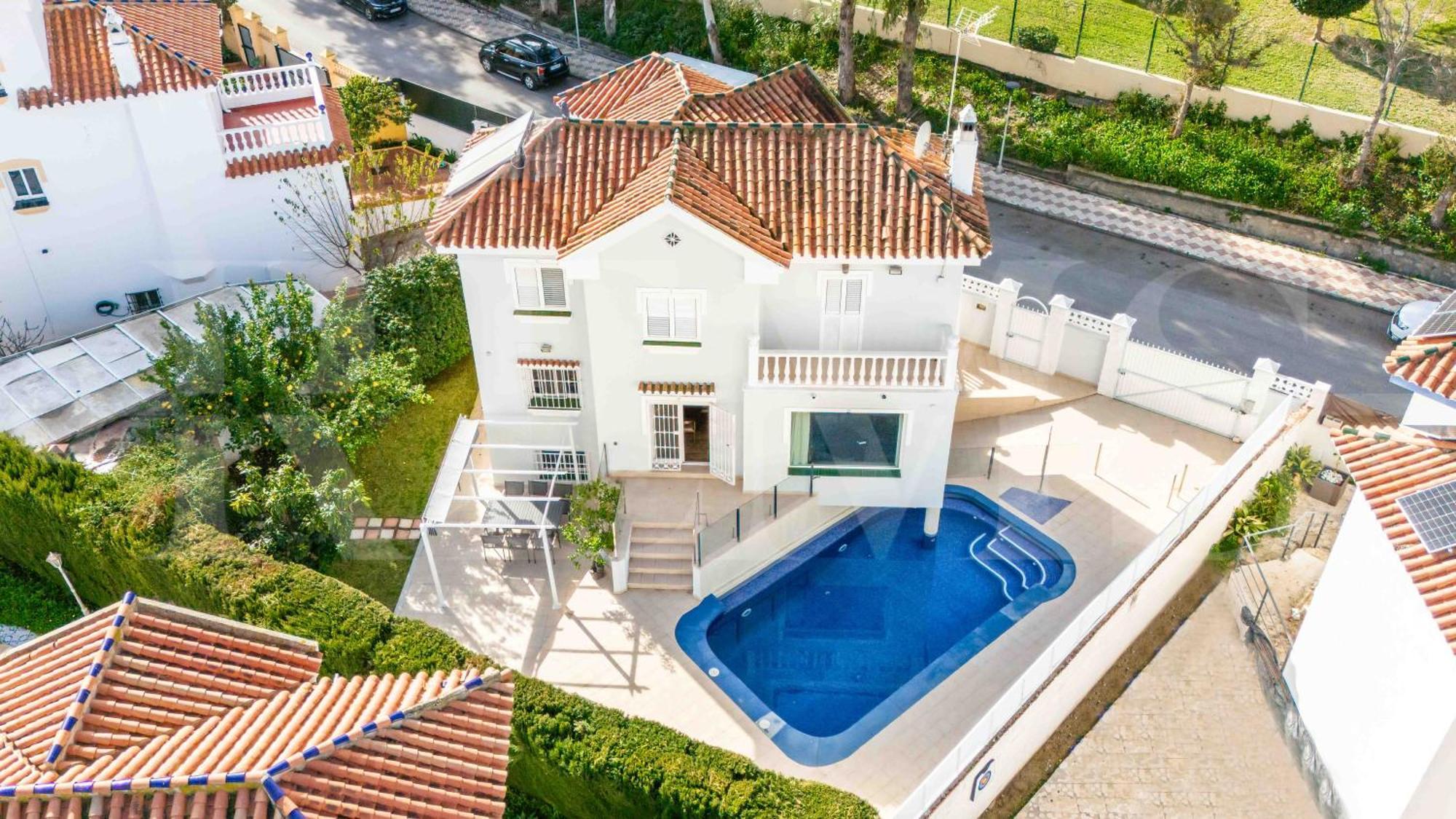 Full House With Pool, Bbq And Garden By Rems *