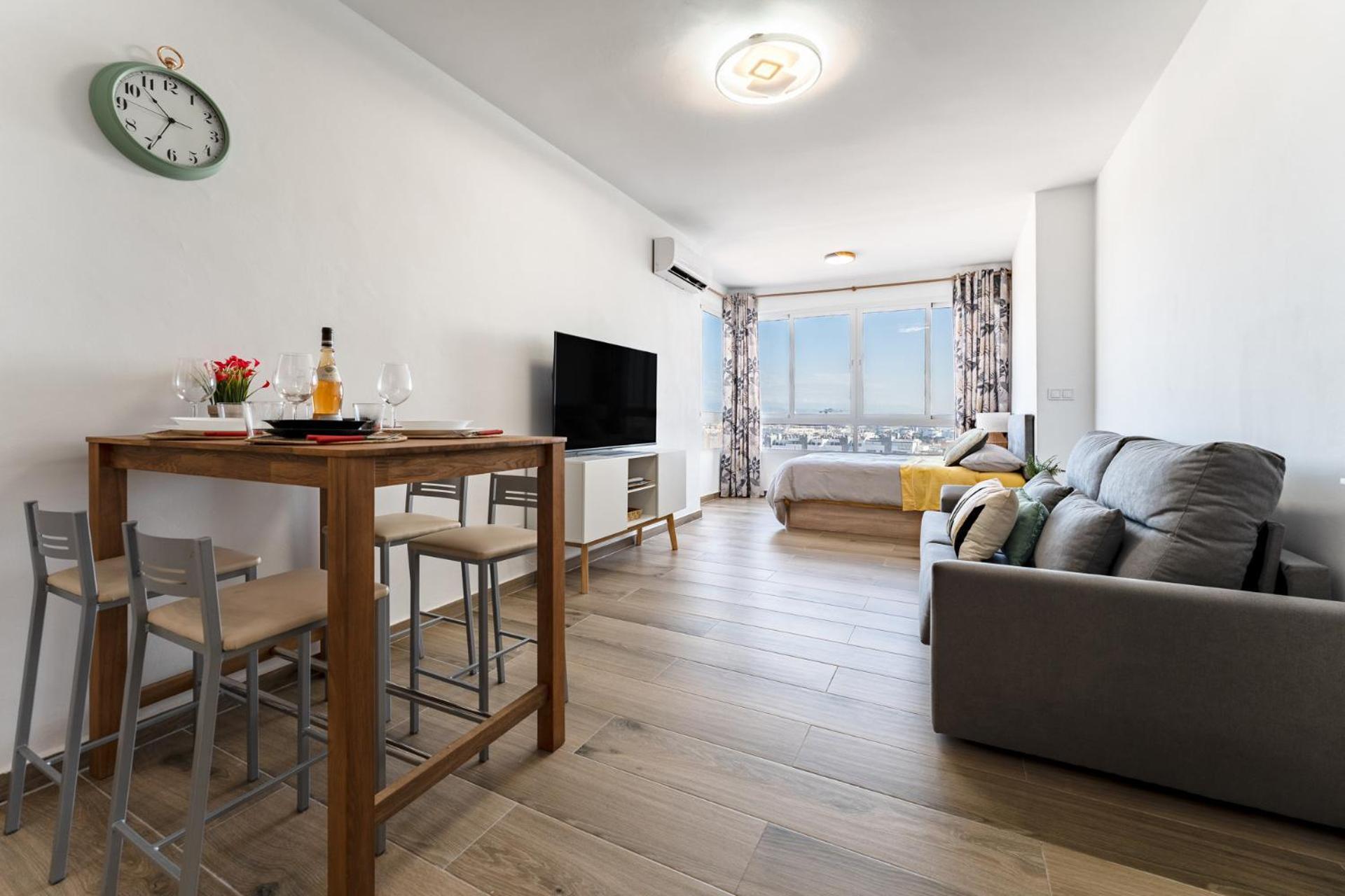 Malagasuite Glow Studio & Pool Apartment Torremolinos