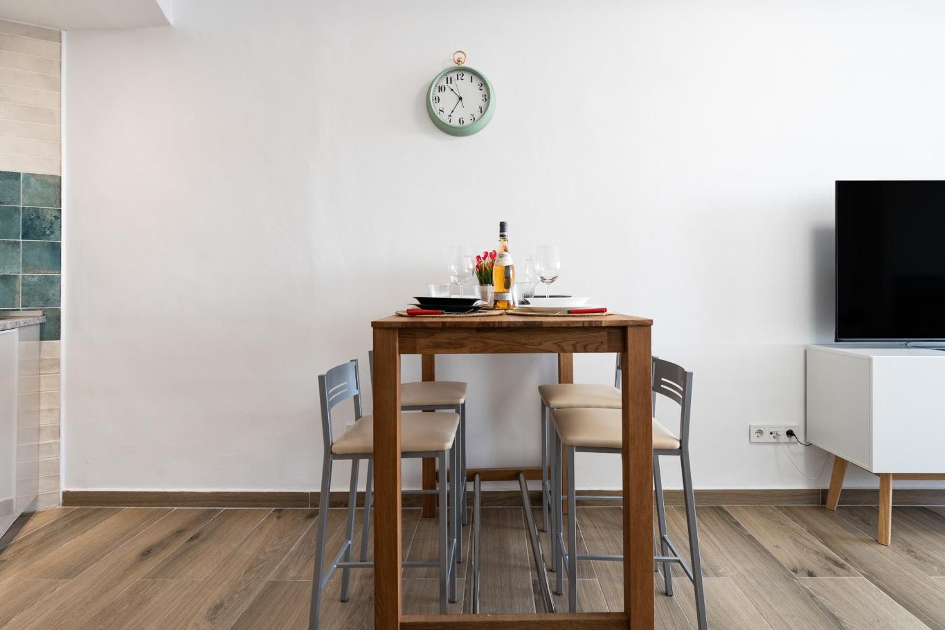 Malagasuite Glow Studio & Pool Apartment
