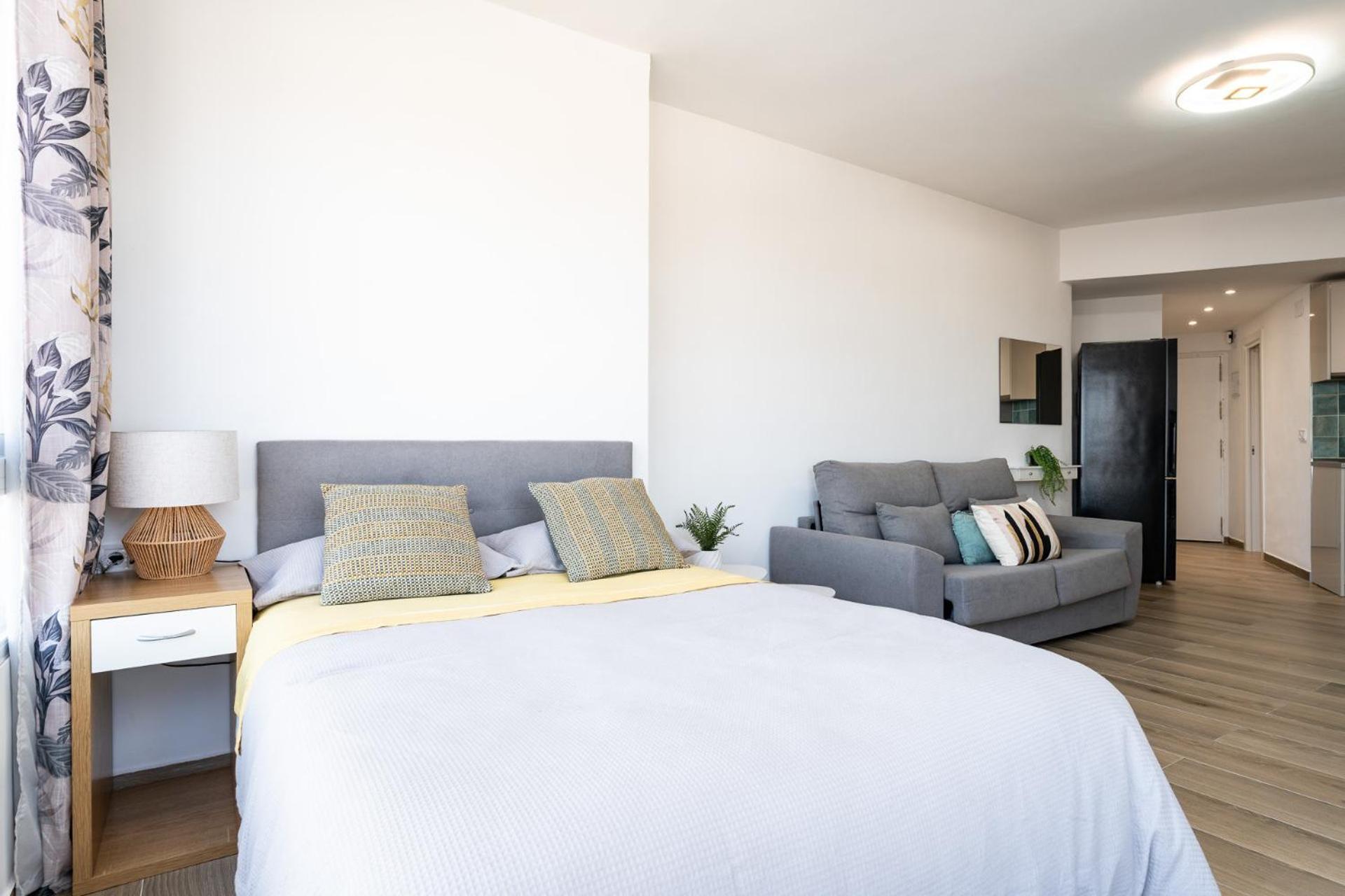 Malagasuite Glow Studio & Pool Apartment *