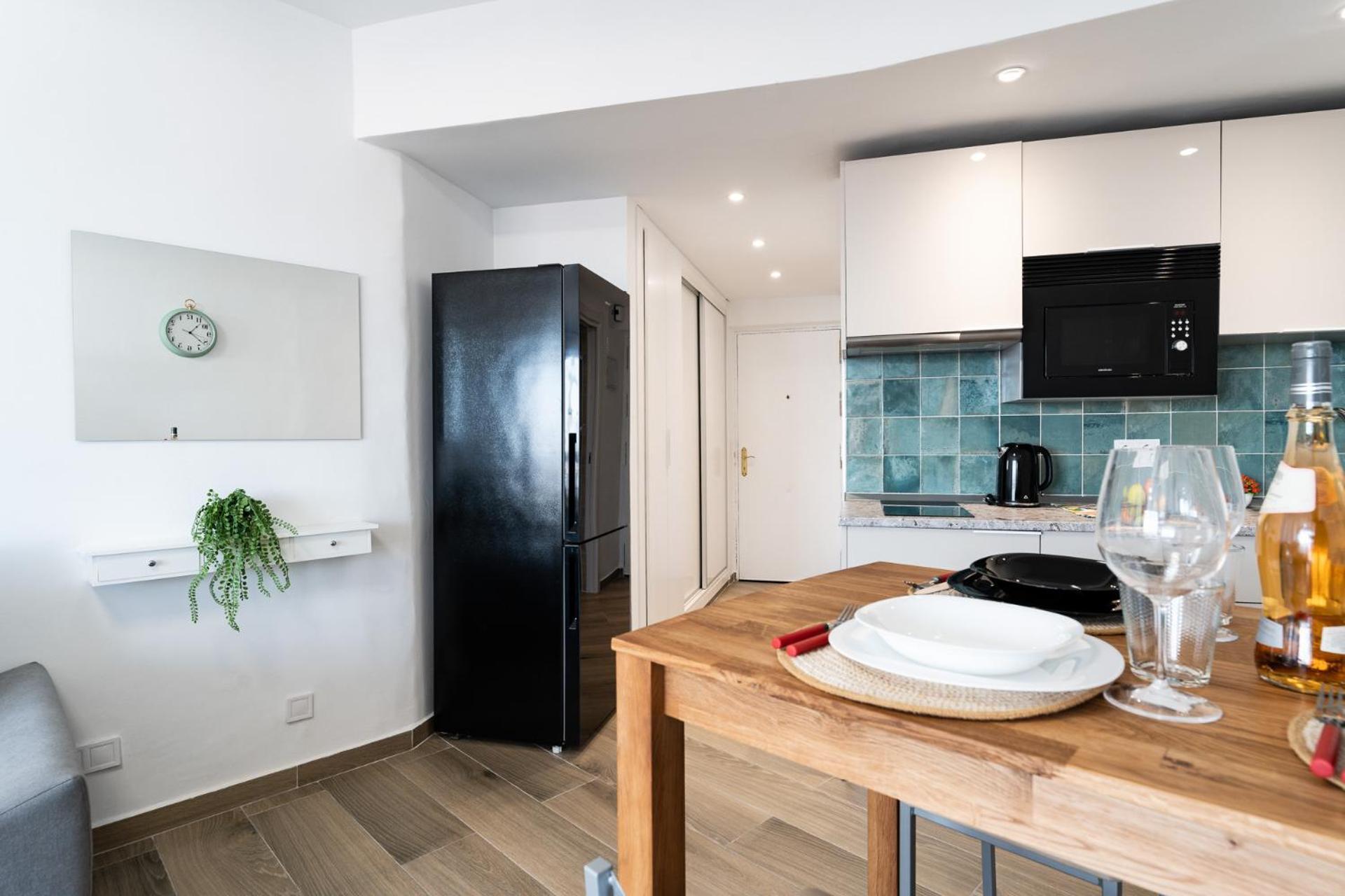 Malagasuite Glow Studio & Pool Apartment Torremolinos