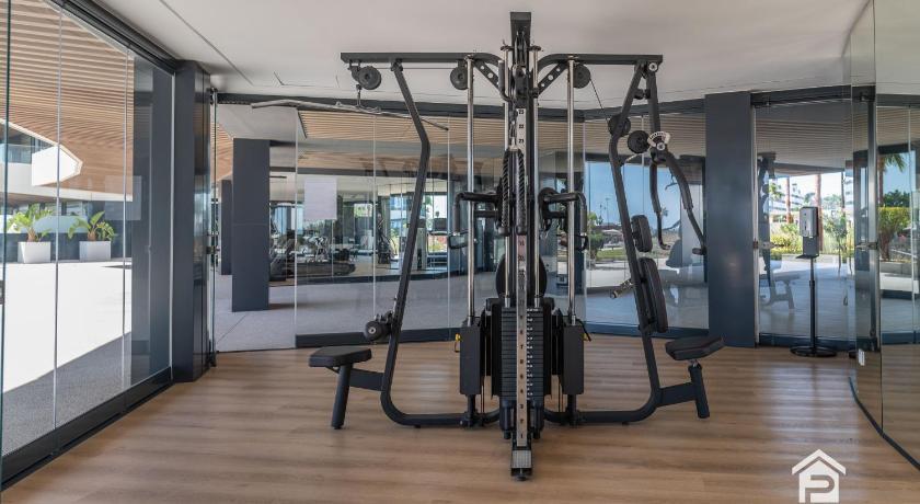 Luxury Beachfront 3br In Nereidas With Pools Gym Appartement *