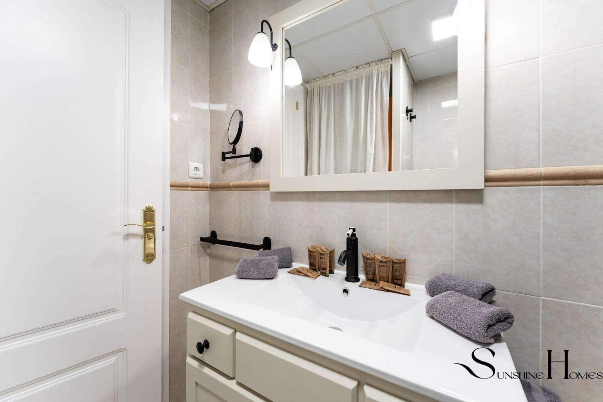 Appartement 50 Meters From The Beach, 1 Bedroom With Parking *