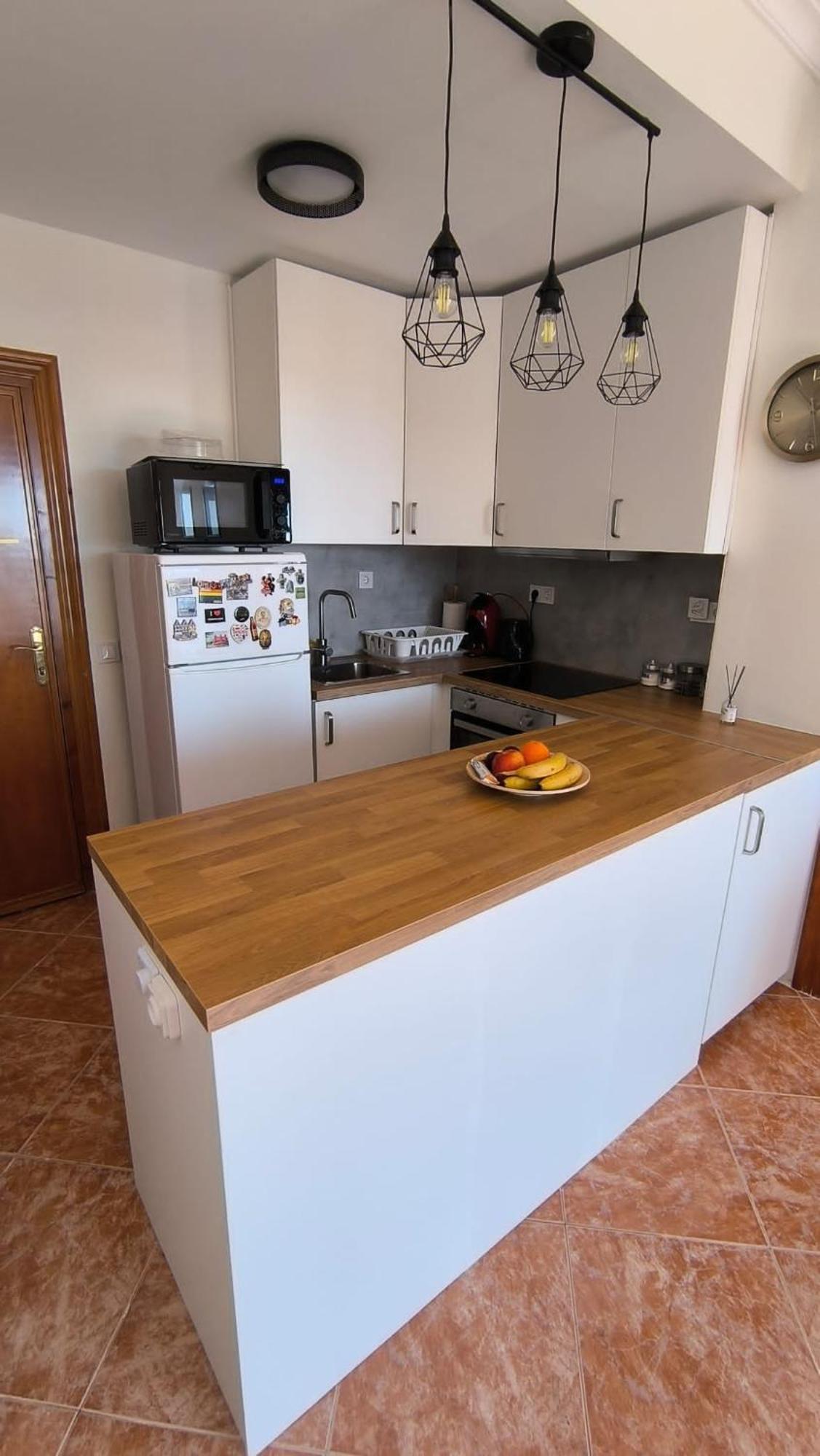 La Roca-mediterraneo Views, 8th Floor-new Kitchen- Pool- Parking-air Conditioning, Ceiling Fans & Free Wifi Torremolinos