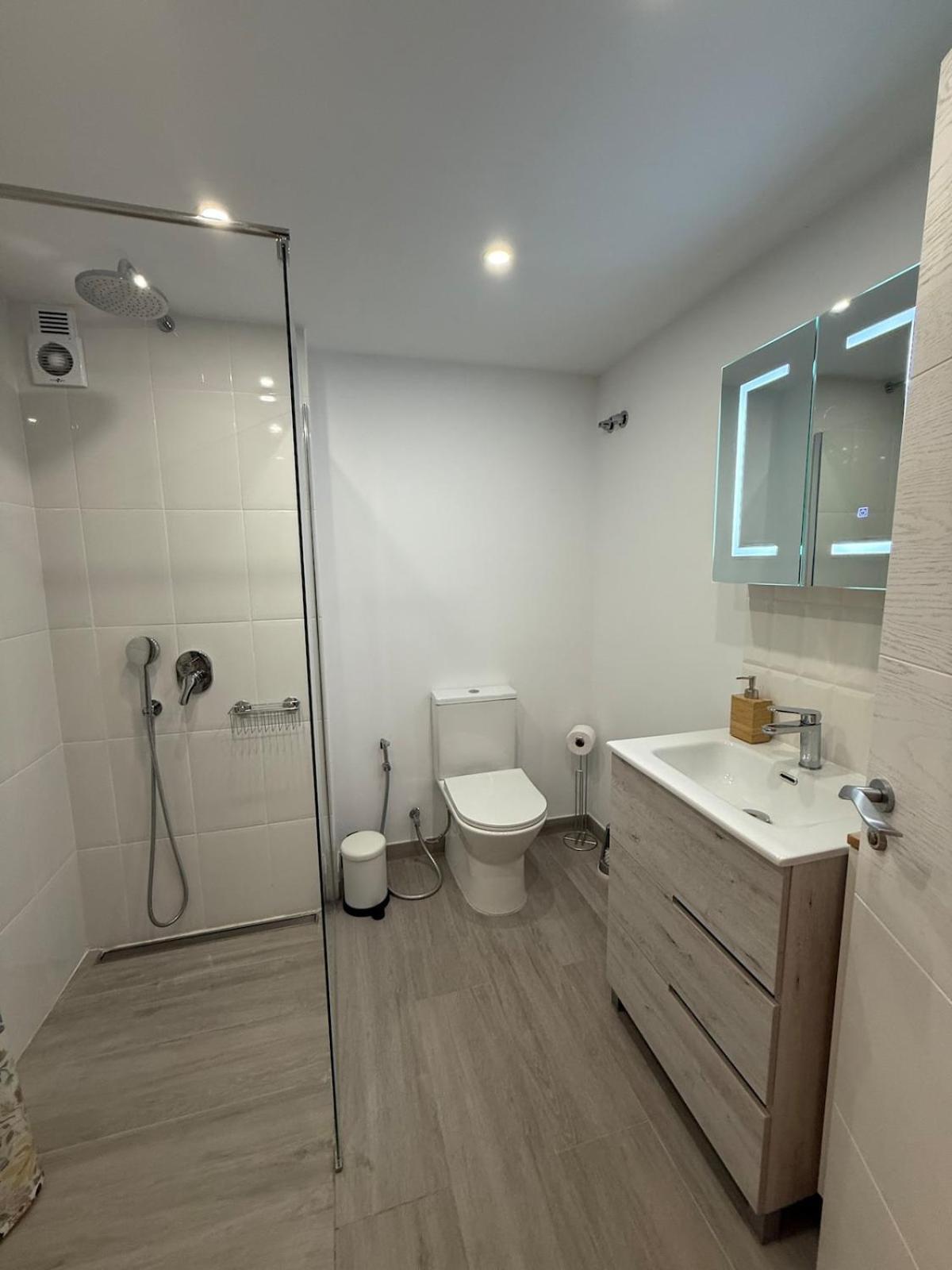 Comfortable Spacious Flat Near Station Apartamento