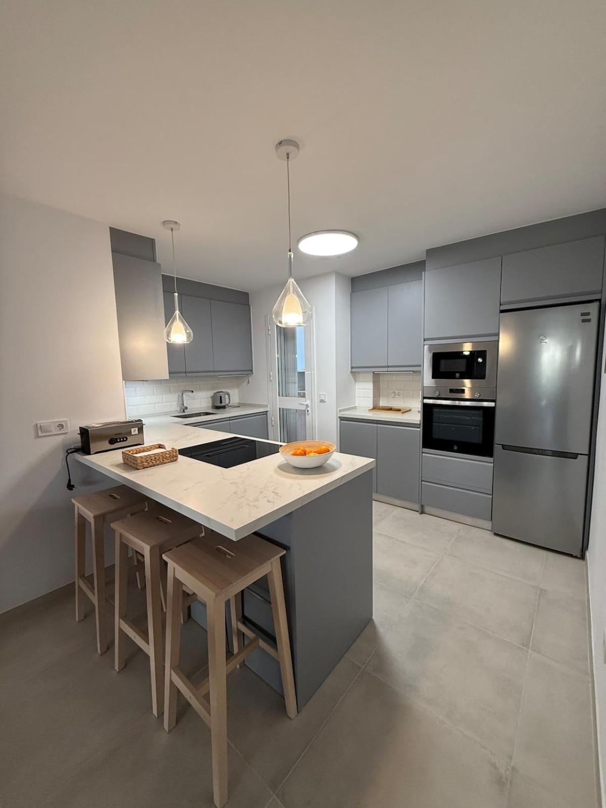 Comfortable Spacious Flat Near Station