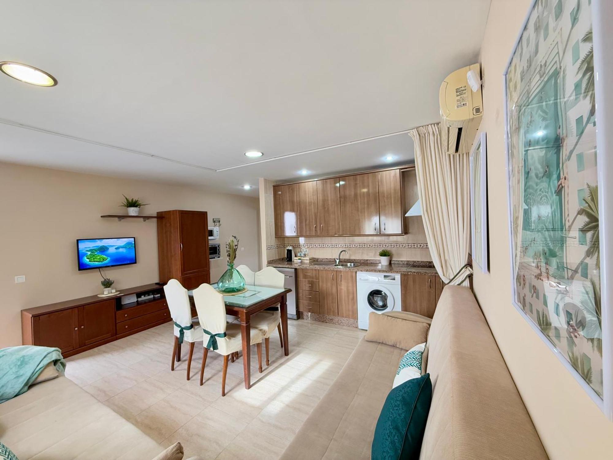 Charming Carihuela, Location
