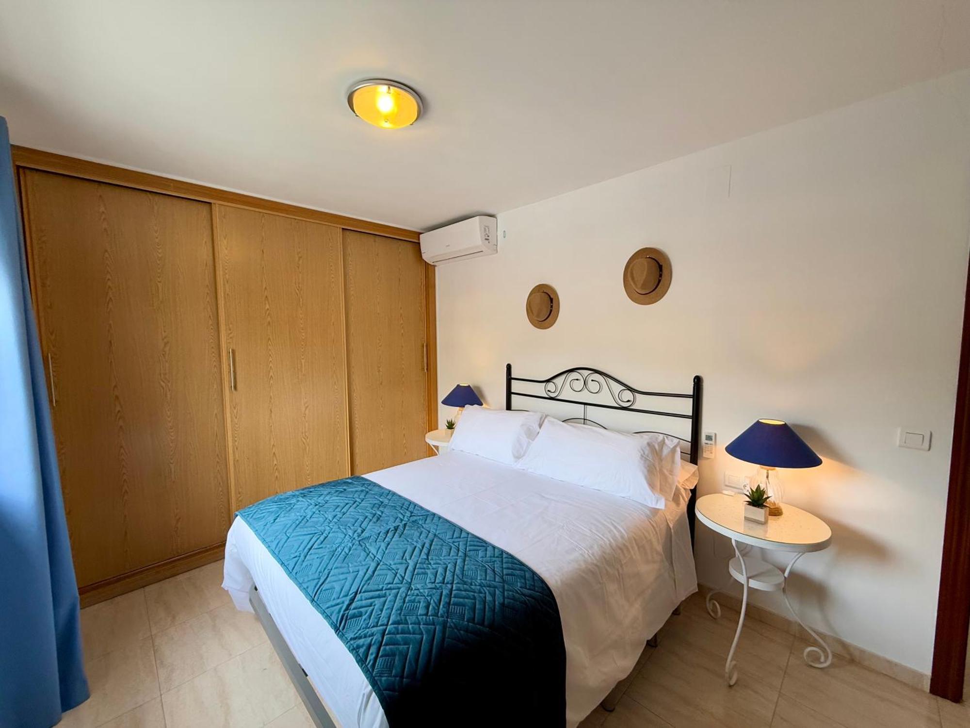Charming Carihuela, Location