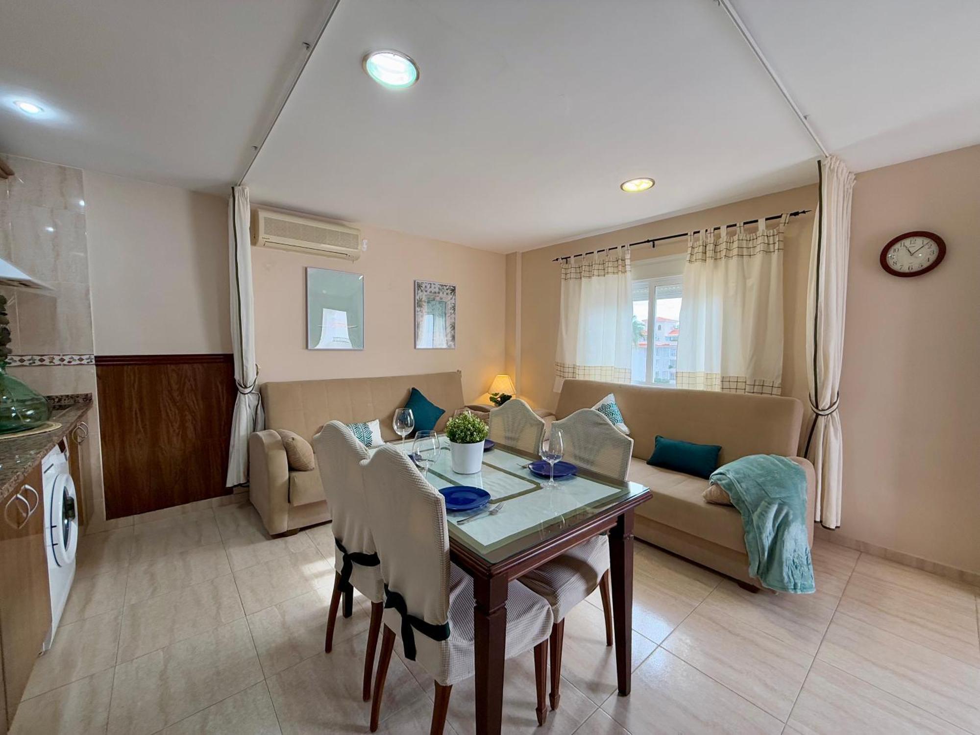 Charming Carihuela, Location