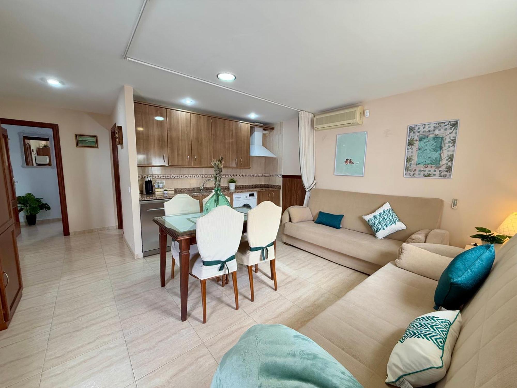 Charming Carihuela, Location
