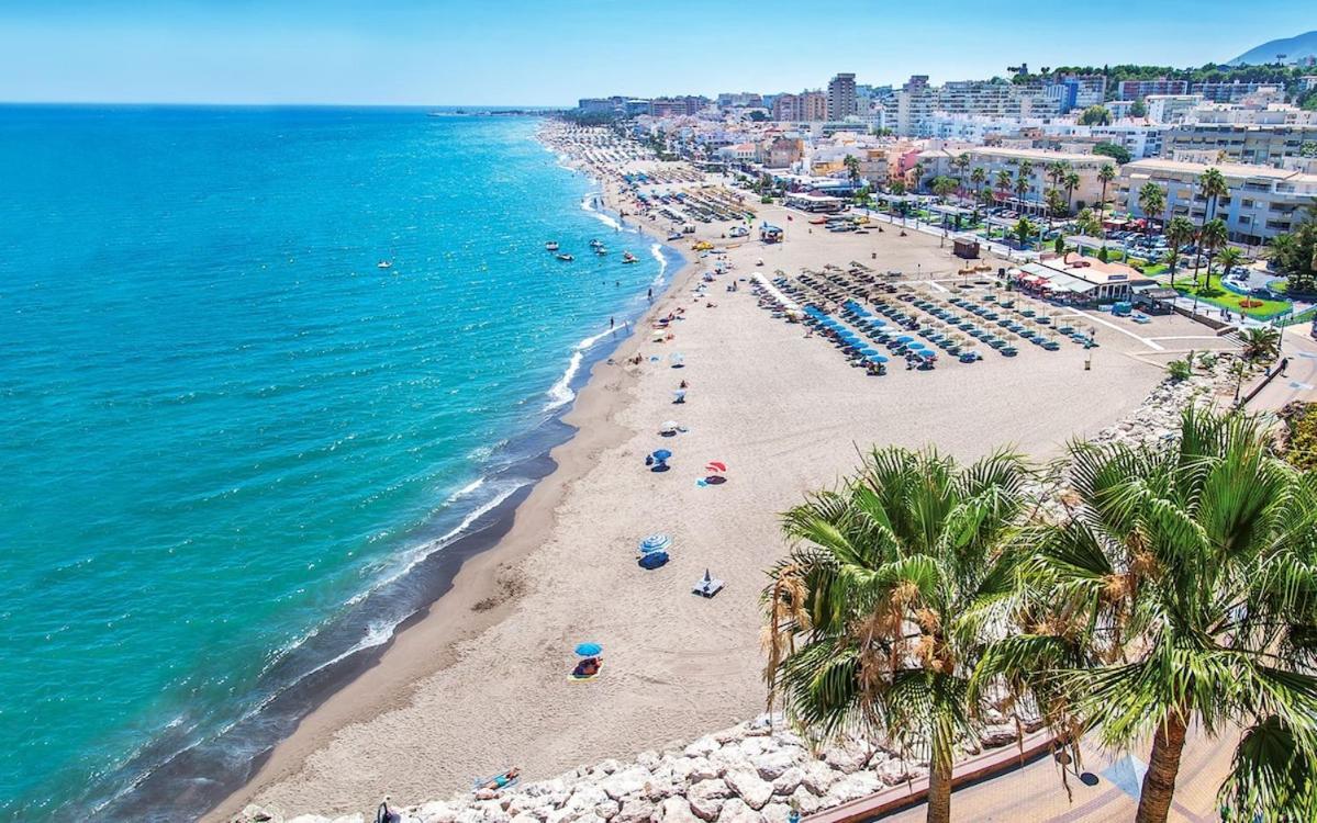 Charming Carihuela, Location *