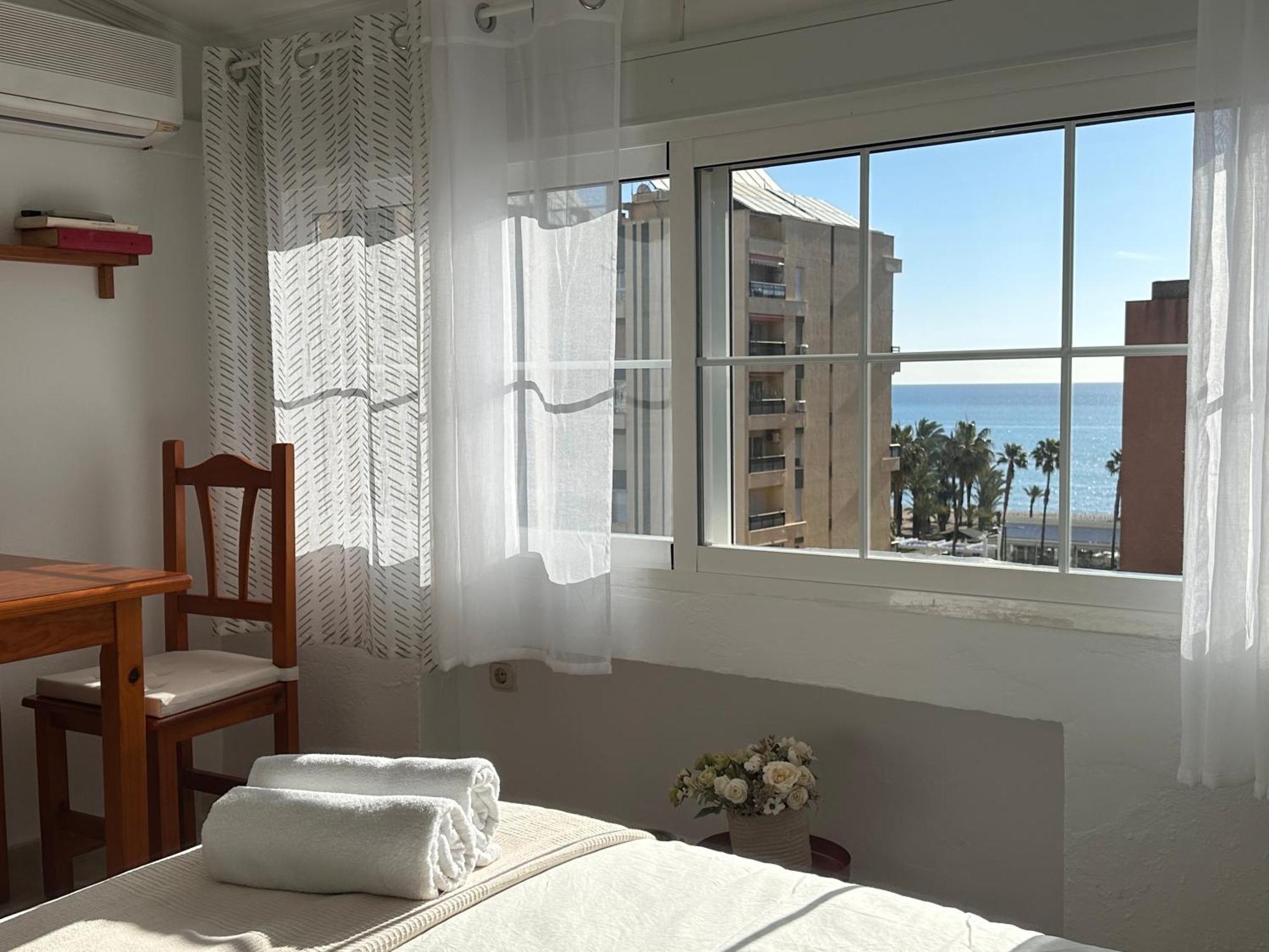 Cozy- 100m From The With Pool & Perfect For2 Appartement *