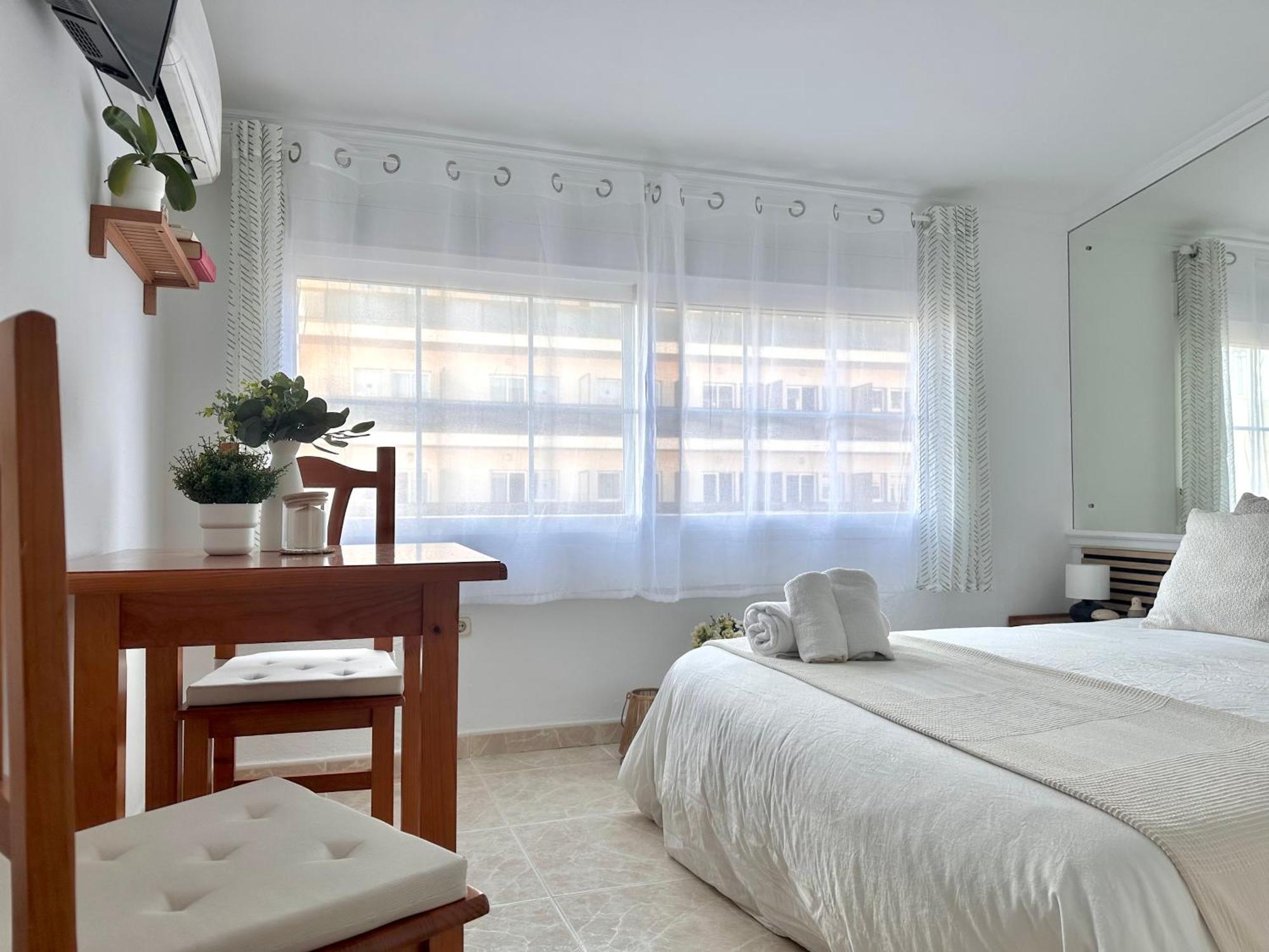 Cozy- 100m From The With Pool & Perfect For2 Appartement *