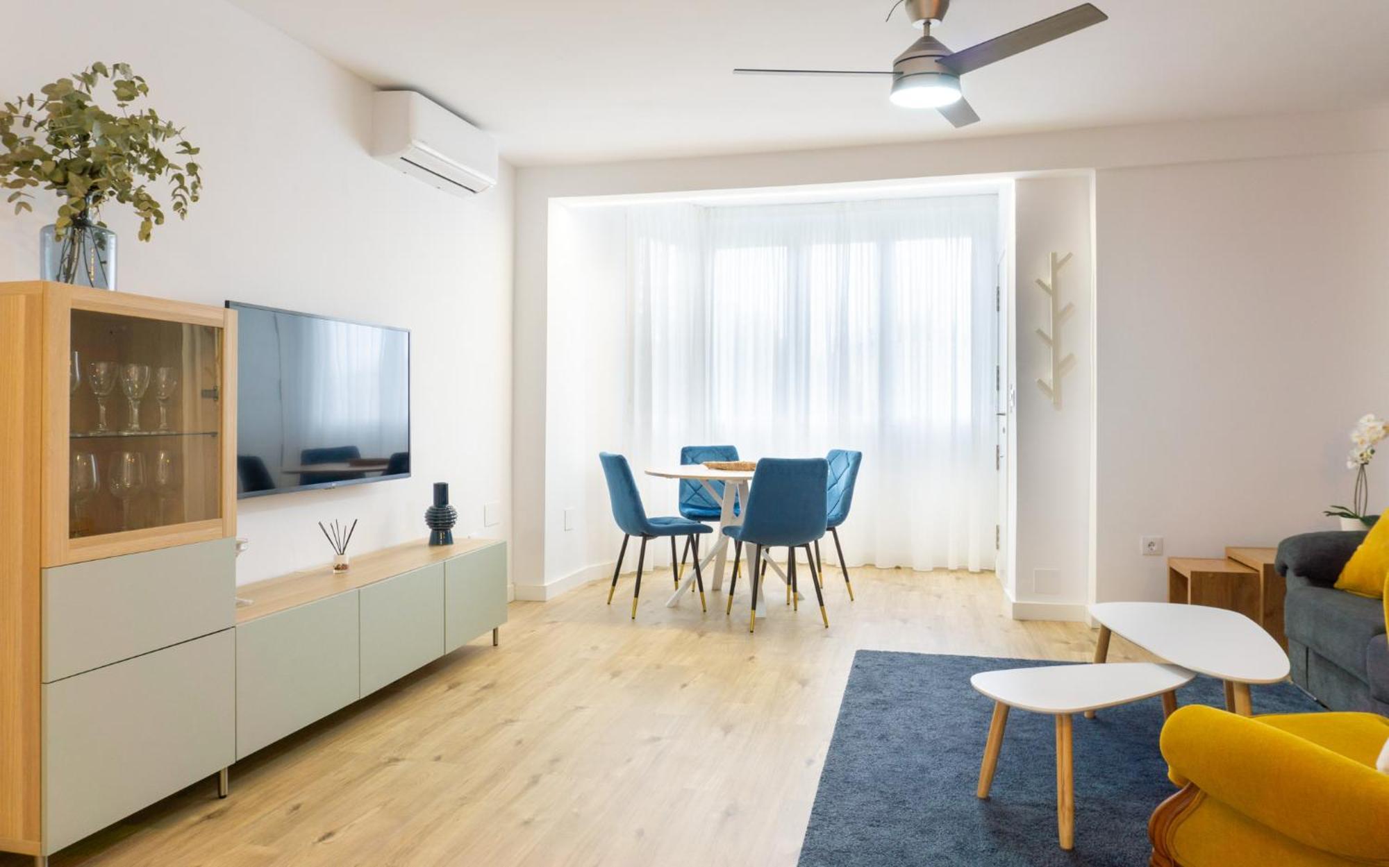 Luxury Apartment *