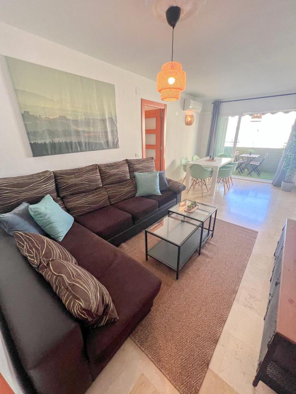Large & Cozy Centrally Apartment *