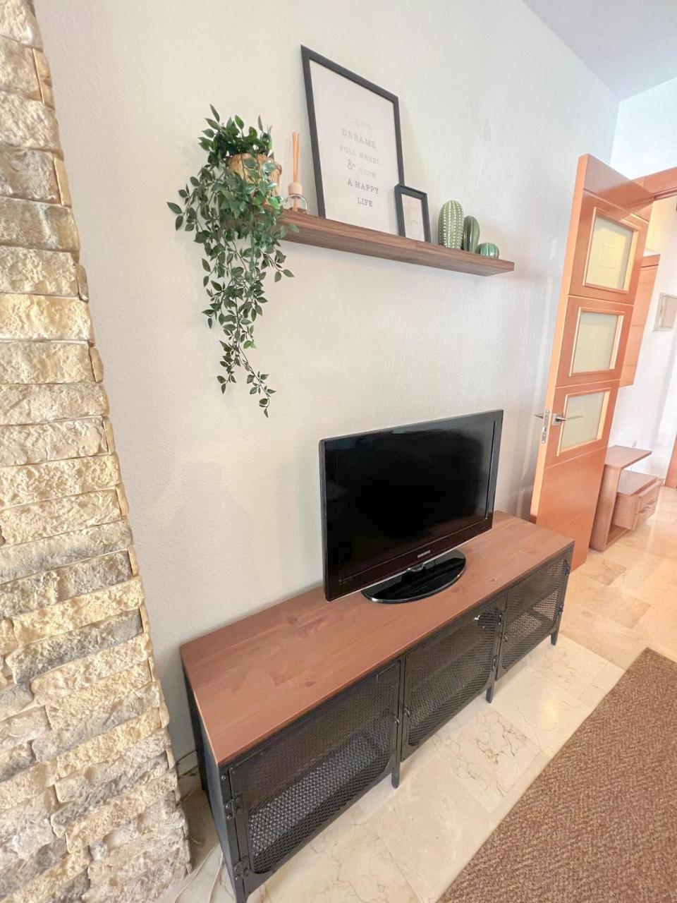 Large & Cozy Centrally *