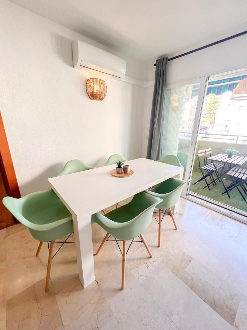 Large & Cozy Centrally Apartment Torremolinos