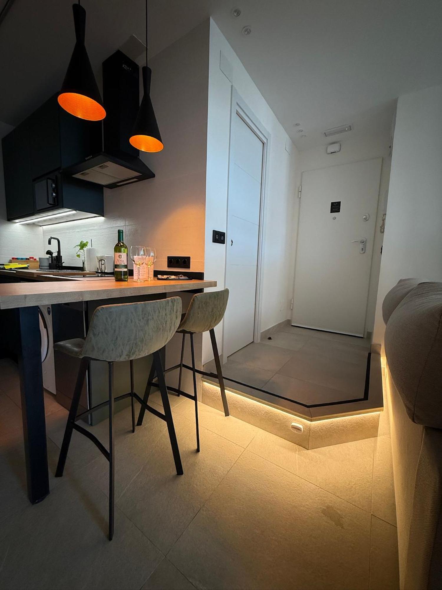 Zelun Center Apartment