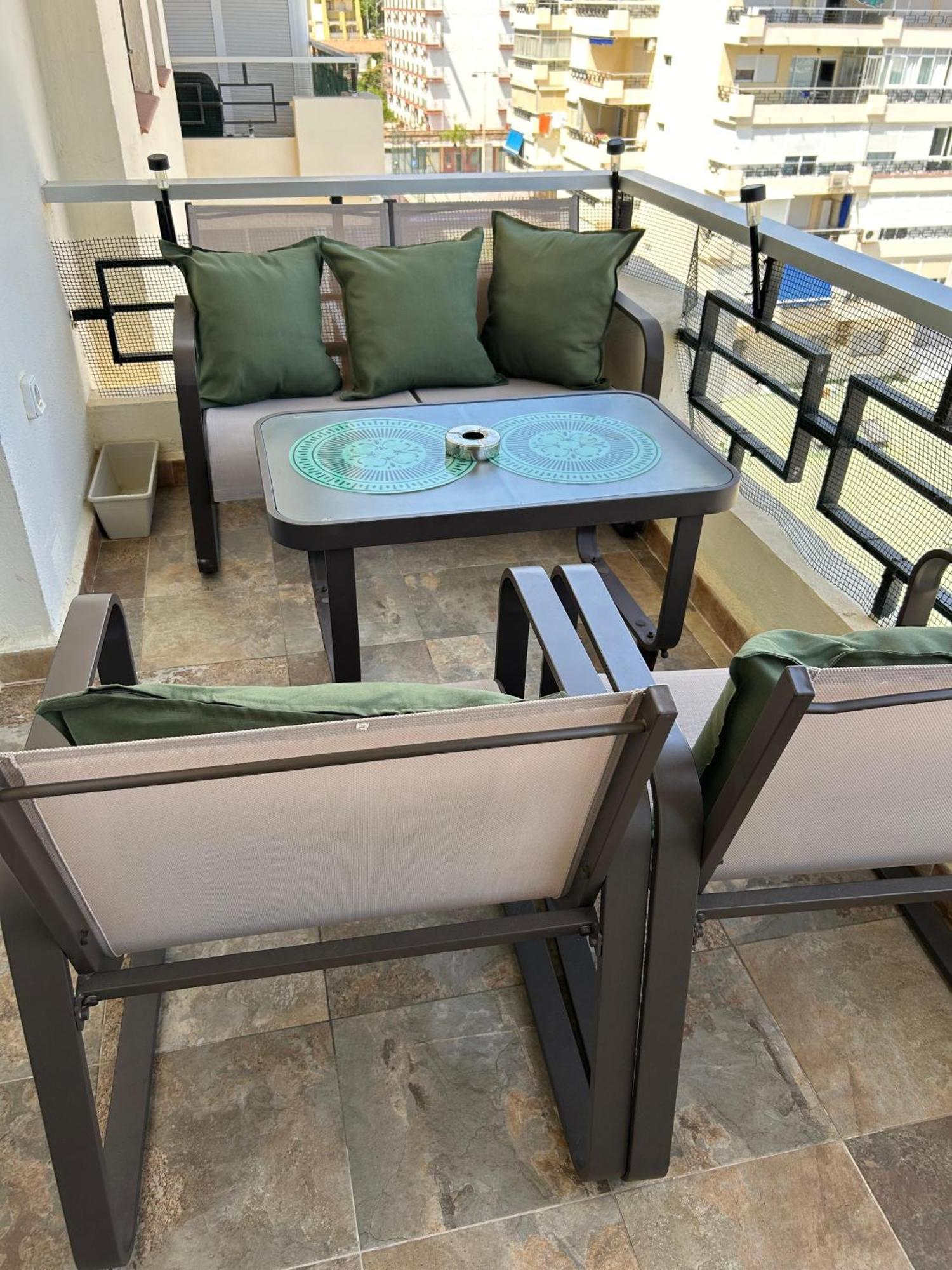 Totalmente Reformado Con Piscina Y Jardines Al Lado De La Playa De La Carihuela Torremolinos
