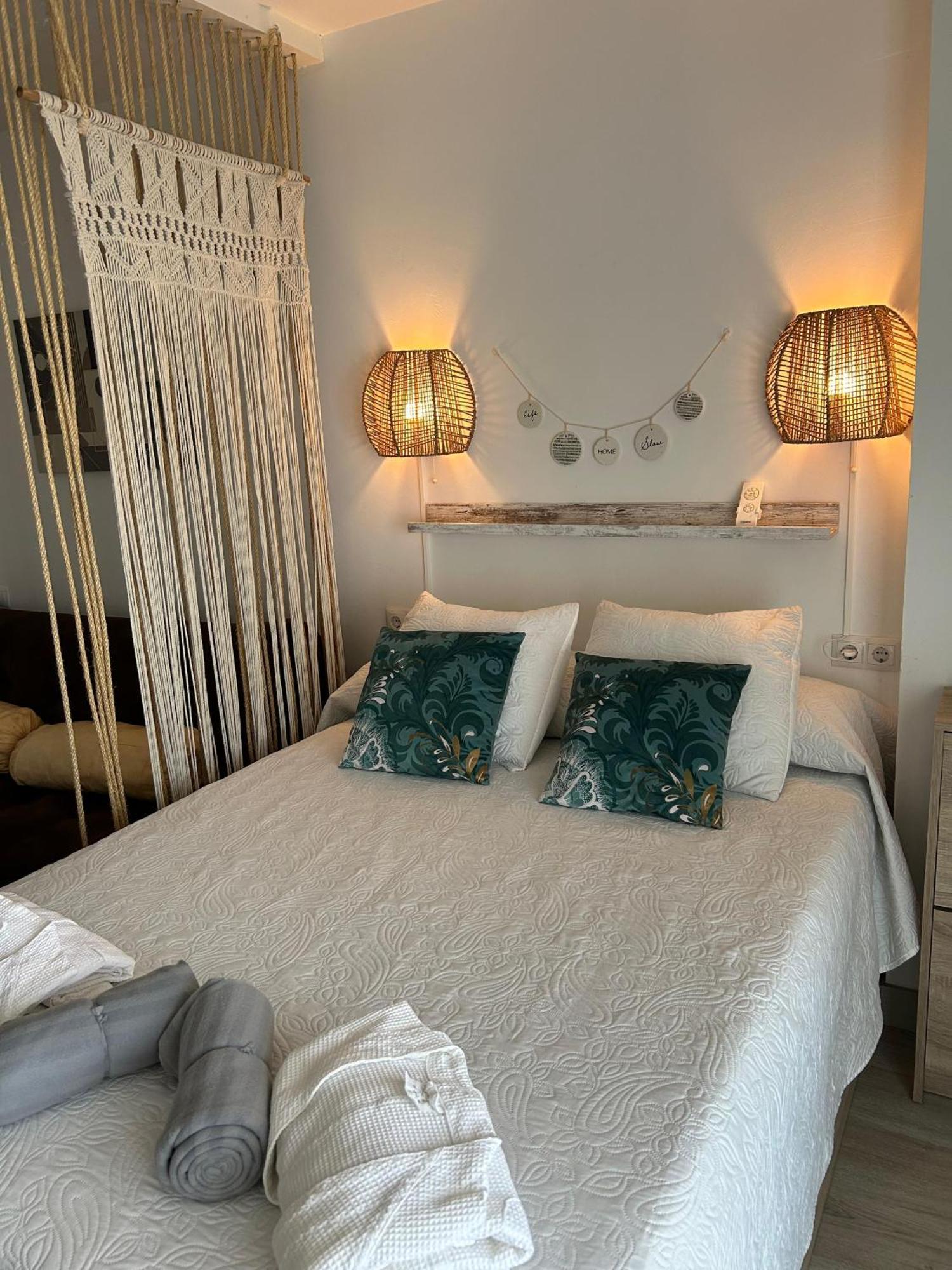 Totalmente Reformado Con Piscina Y Jardines Al Lado De La Playa De La Carihuela Appartement