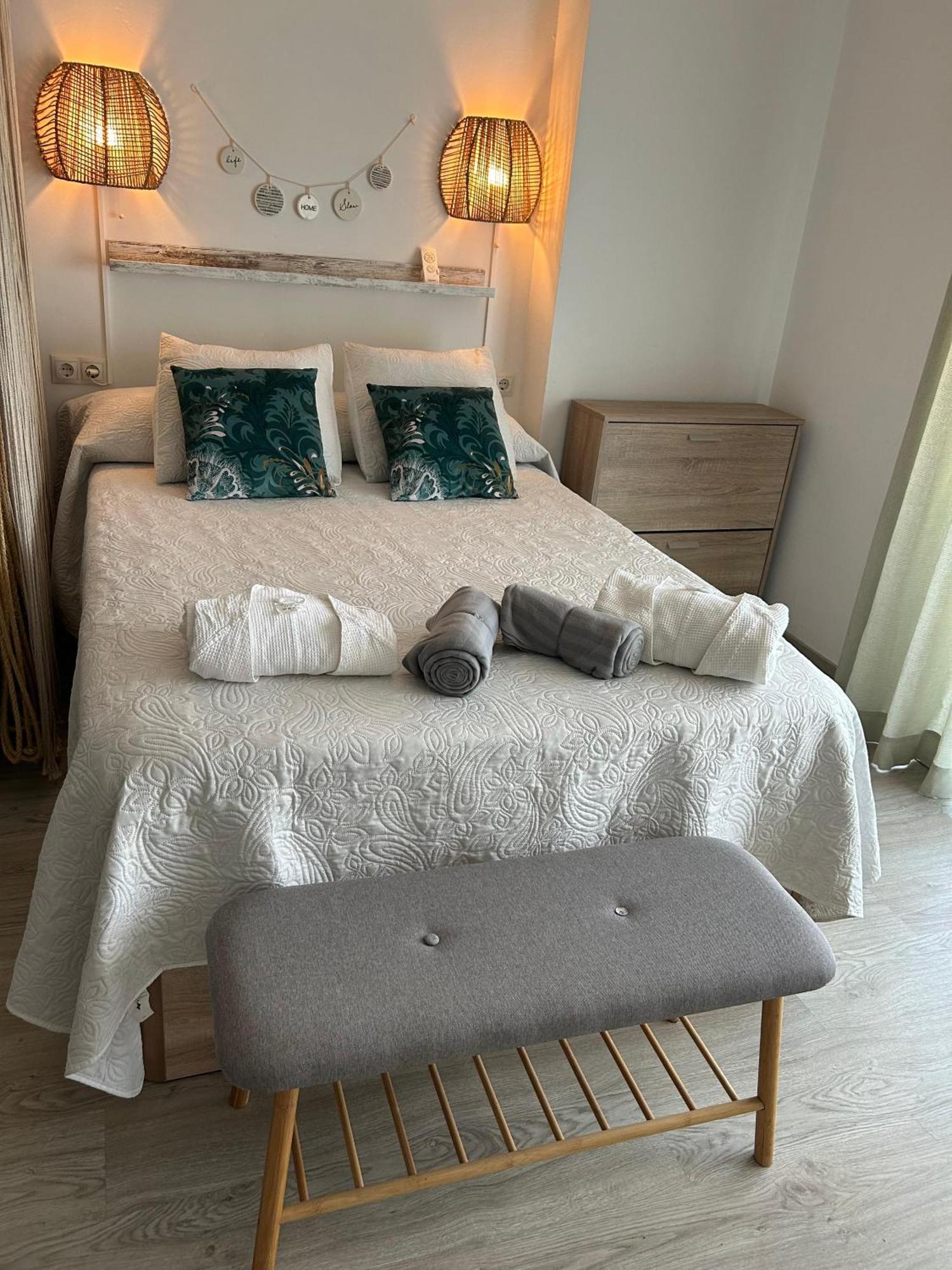 Apartment Totalmente Reformado Con Piscina Y Jardines Al Lado De La Playa De La Carihuela *