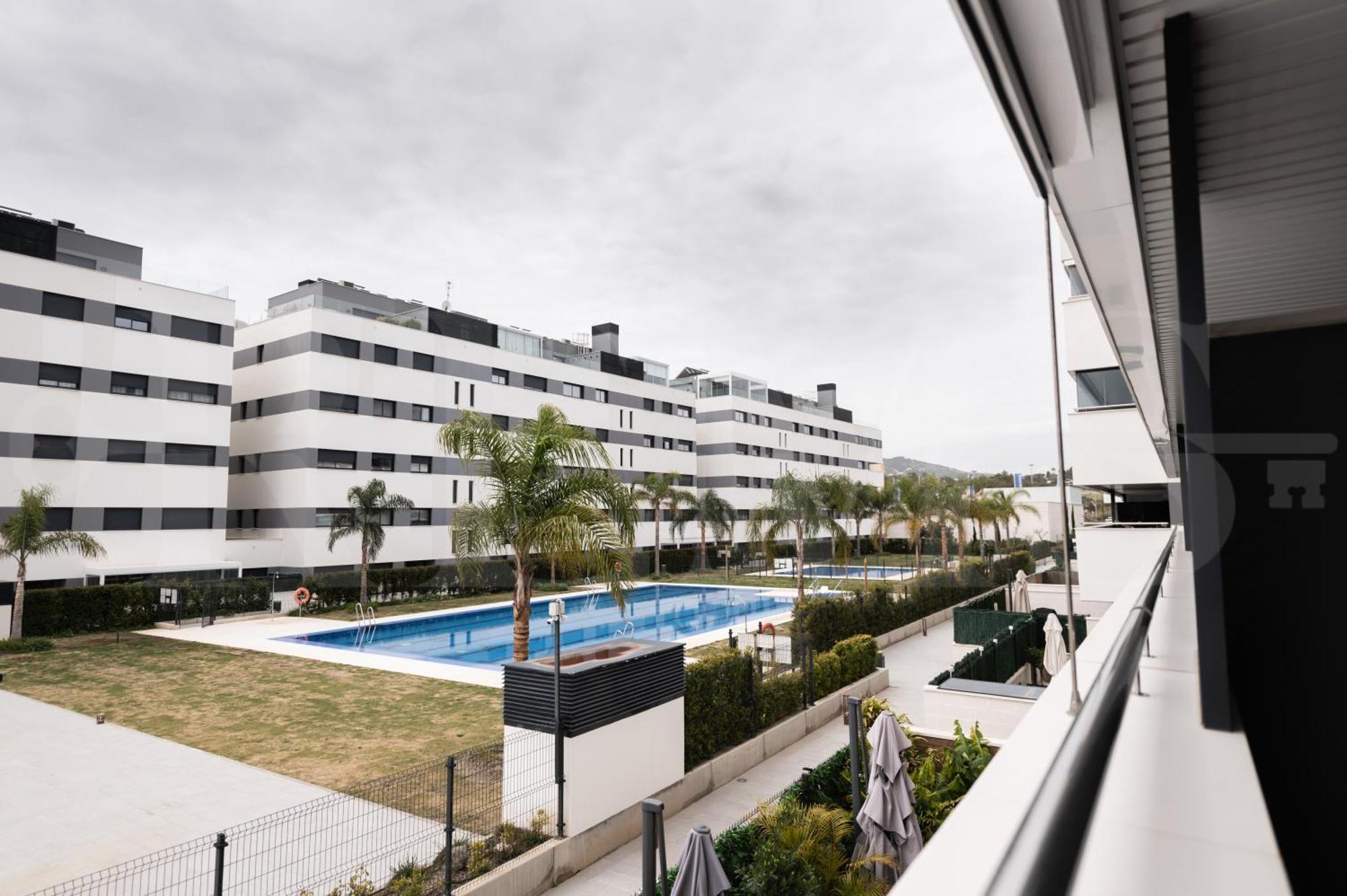 Beachside Escape With Parking And Pool Rems Apartment *
