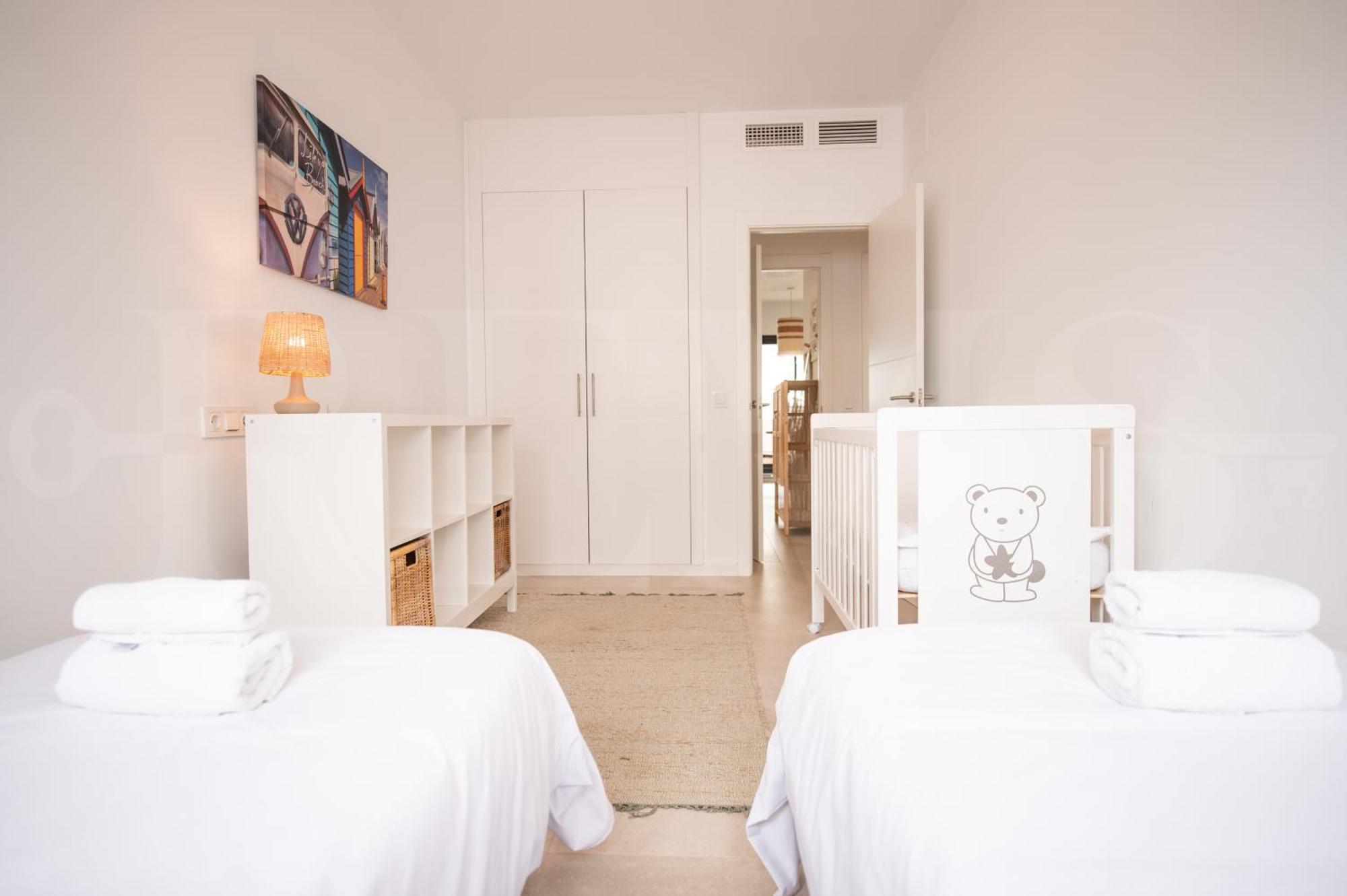 Apartment Beachside Escape With Parking And Pool Rems *