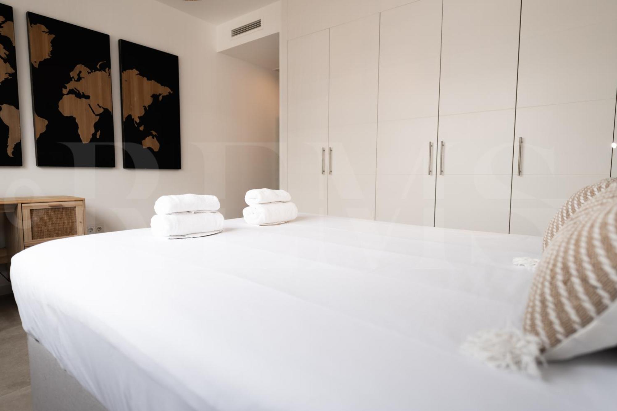 Beachside Escape With Parking And Pool Rems